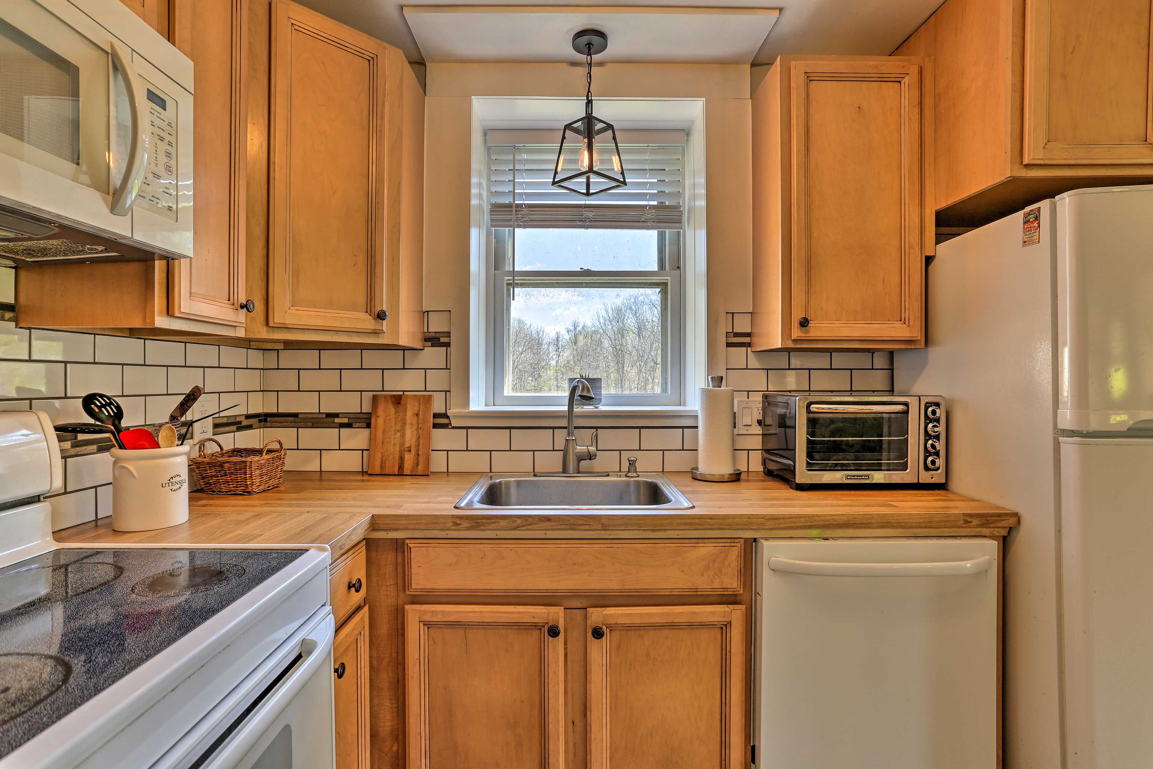 Fully Equipped Kitchen | Keurig Coffee Maker