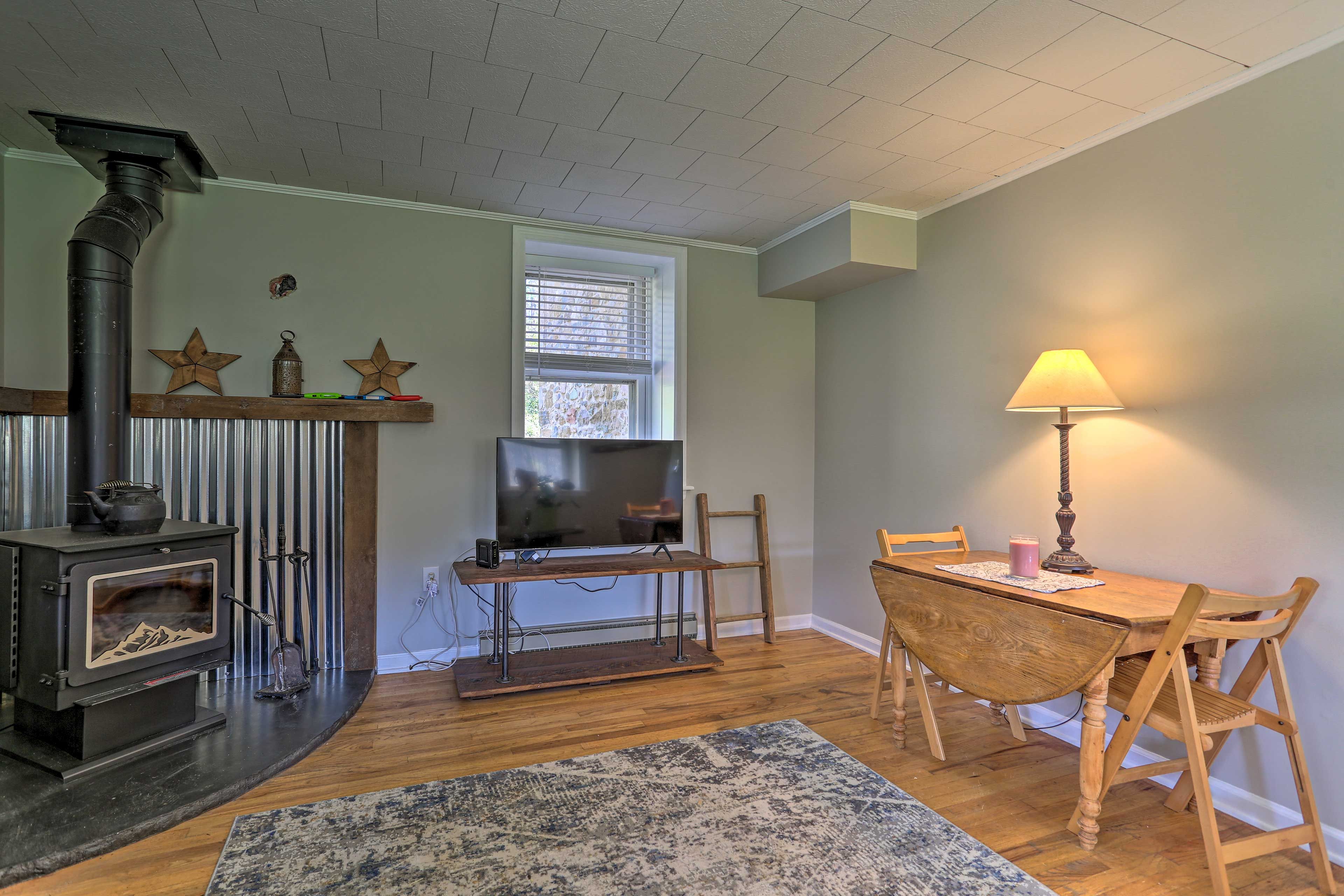 Living Area | Wood-Burning Stove | 2-Person Table (Extendable)