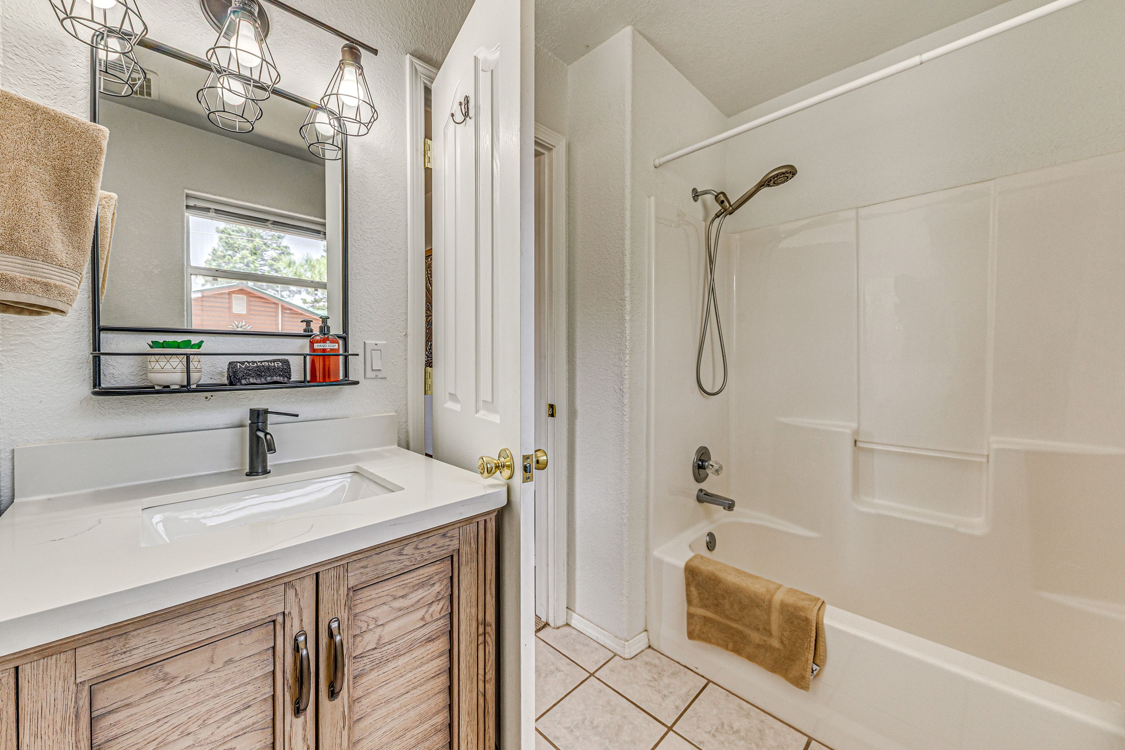 En-Suite Bathroom | Complimentary Toiletries