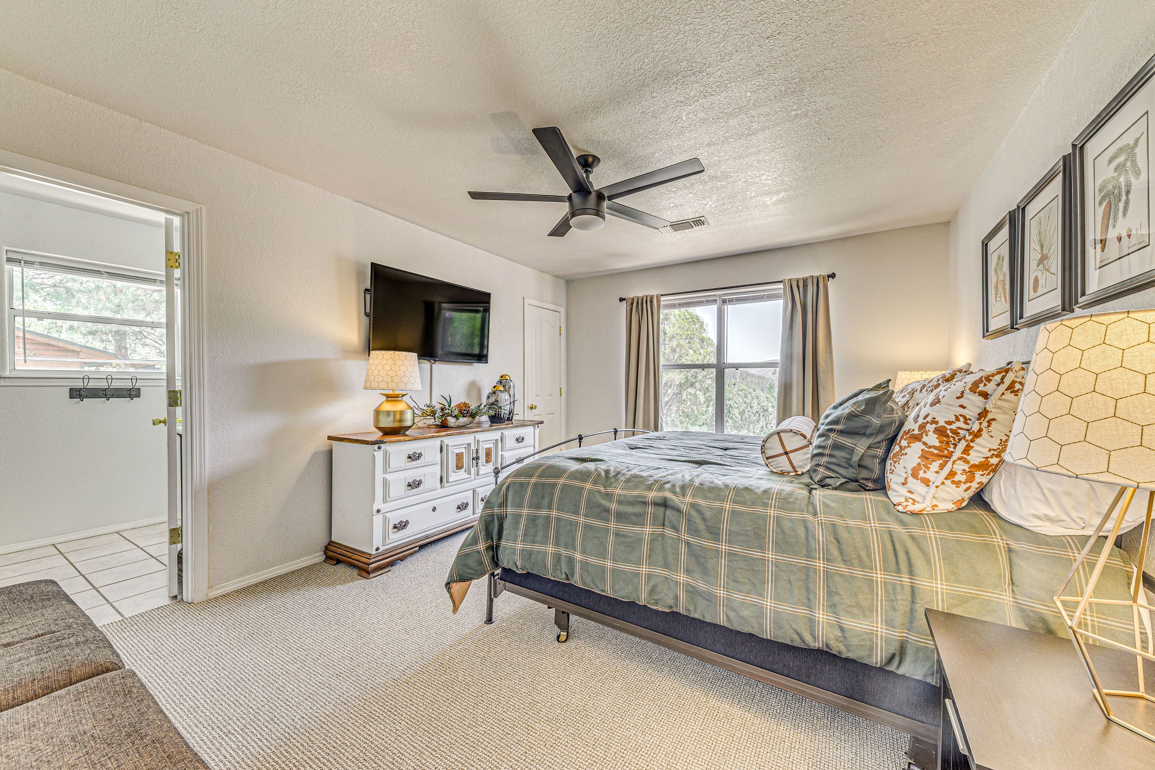 Bedroom 2 | King Bed | Smart TV