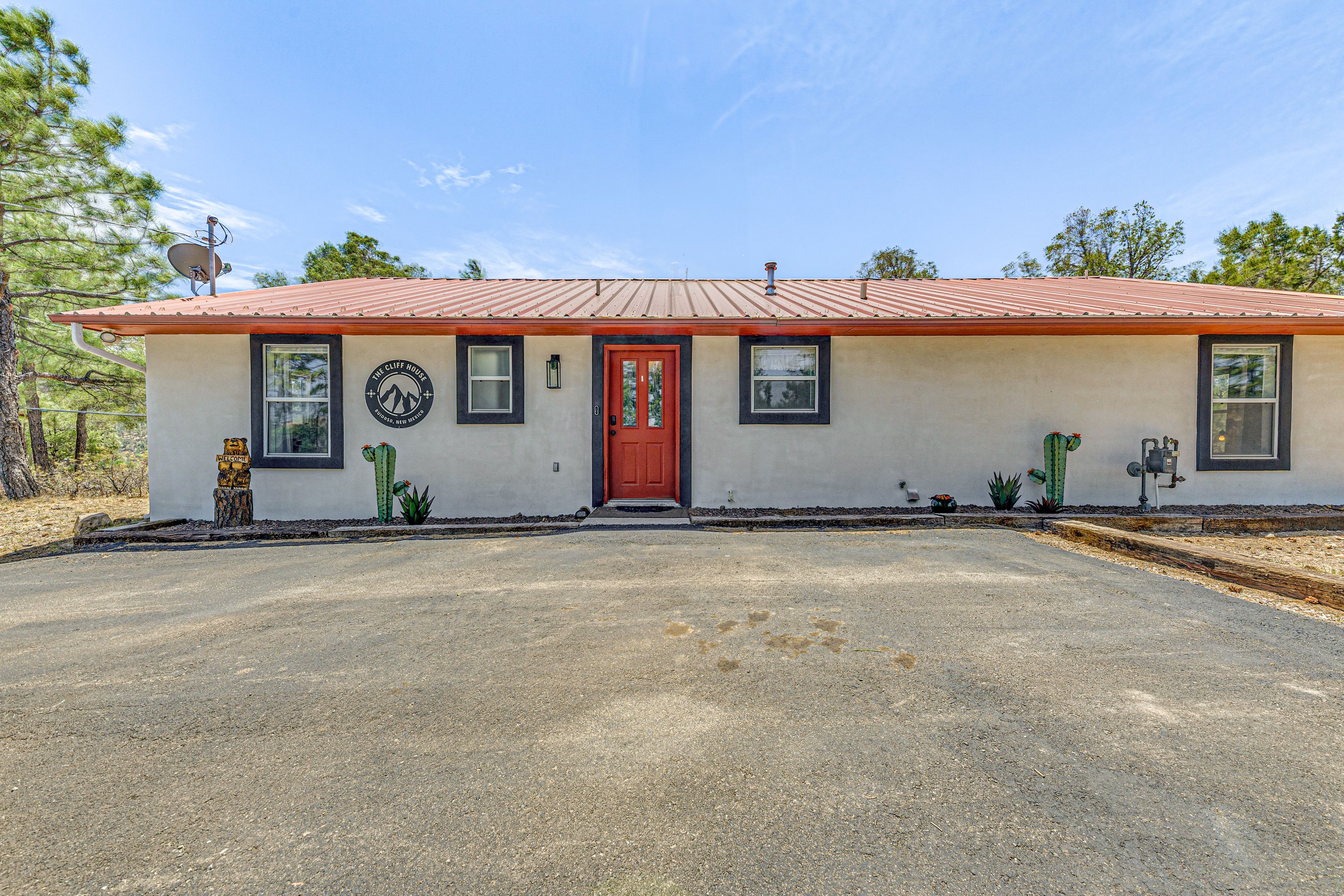 Parking | Paved Driveway (3 Vehicles)