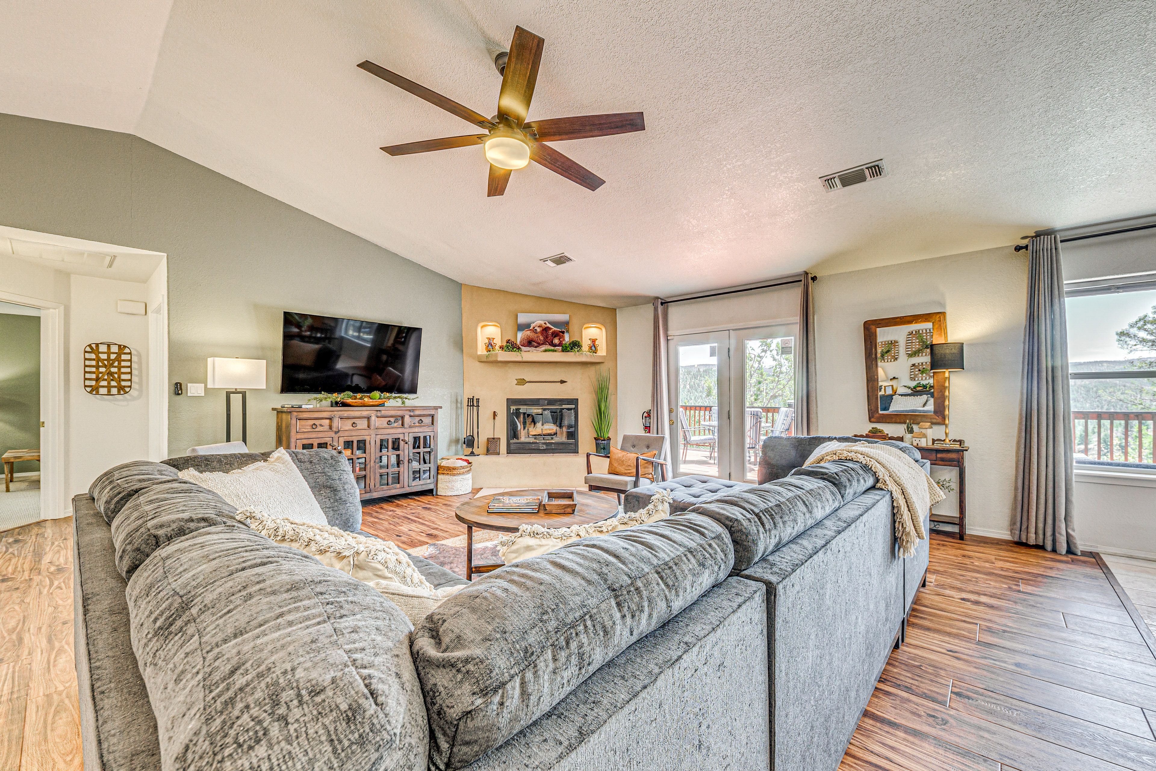 Living Room | Smart TV