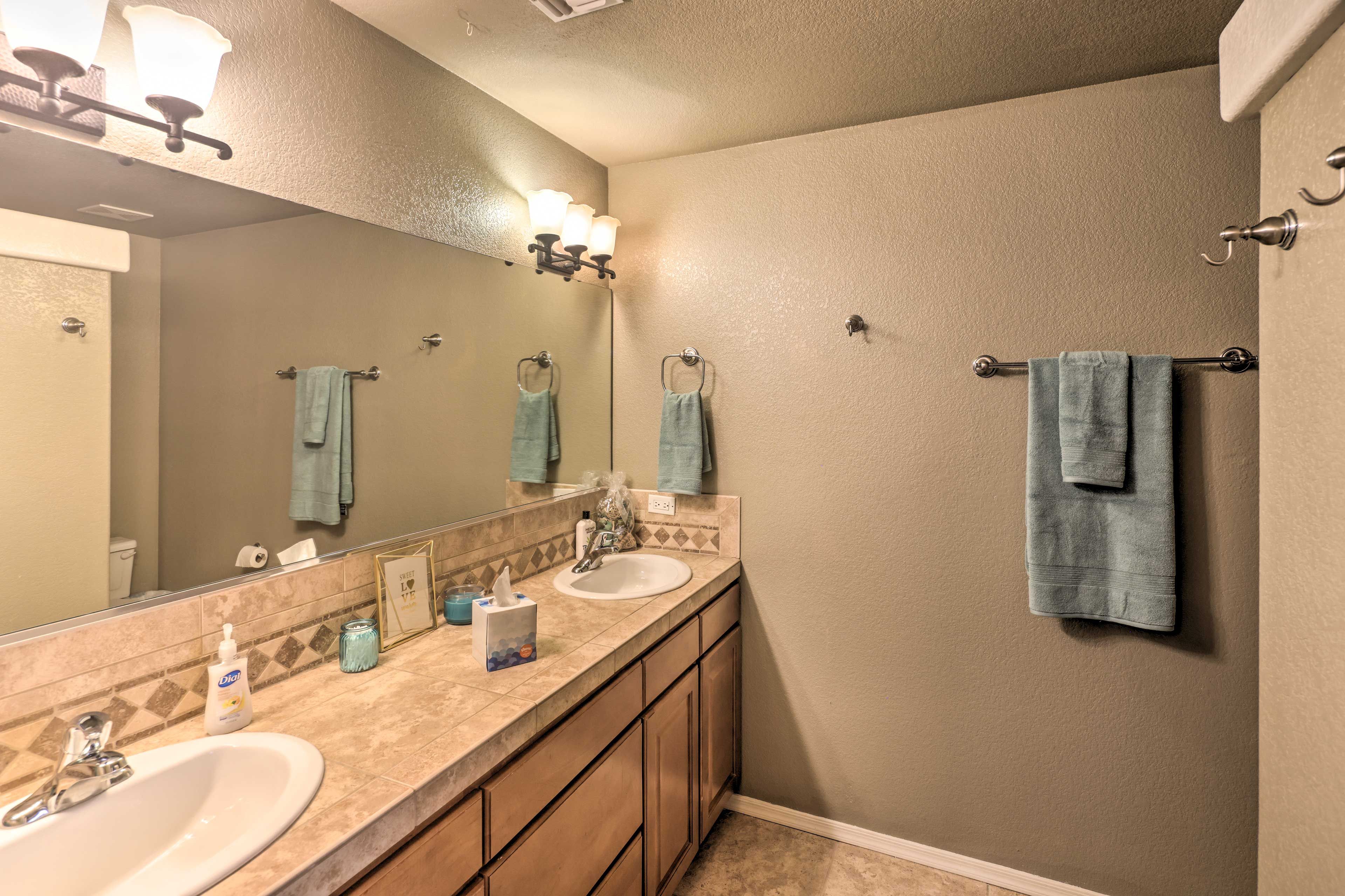 En-Suite Bathroom | Towels Provided