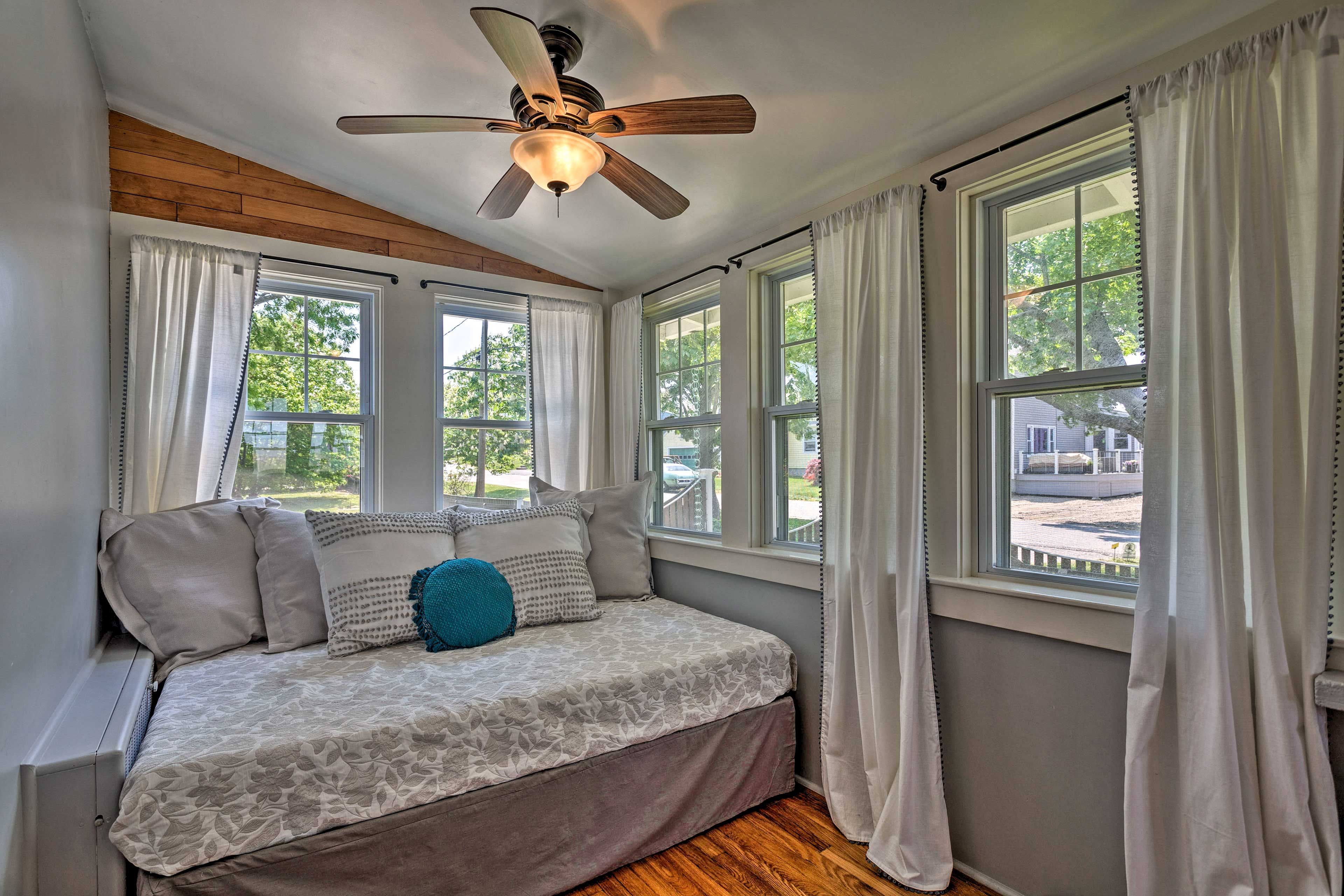 Bedroom 4 (Sunroom) | Full Daybed