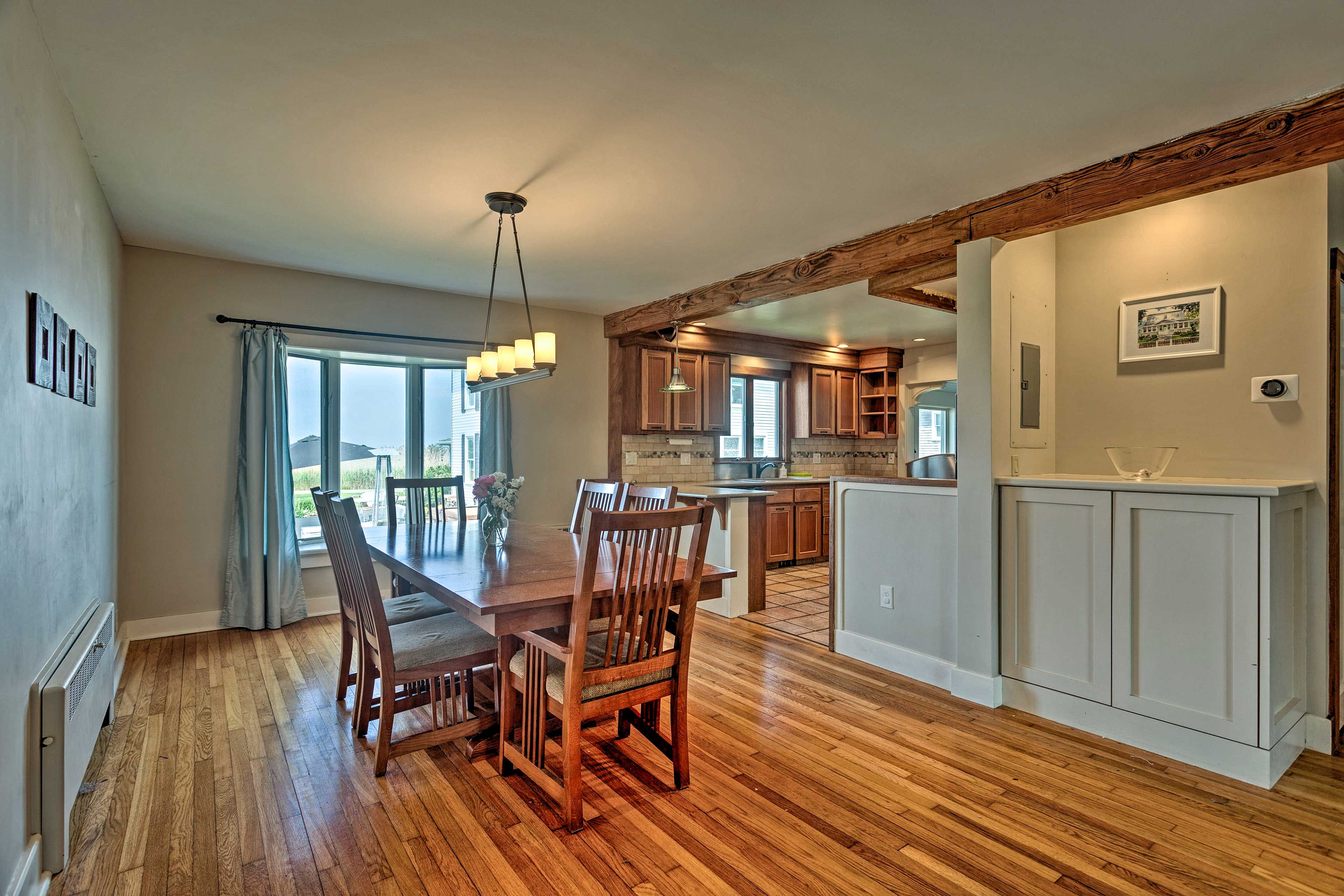 Dining Area | Dishware & Flatware Provided