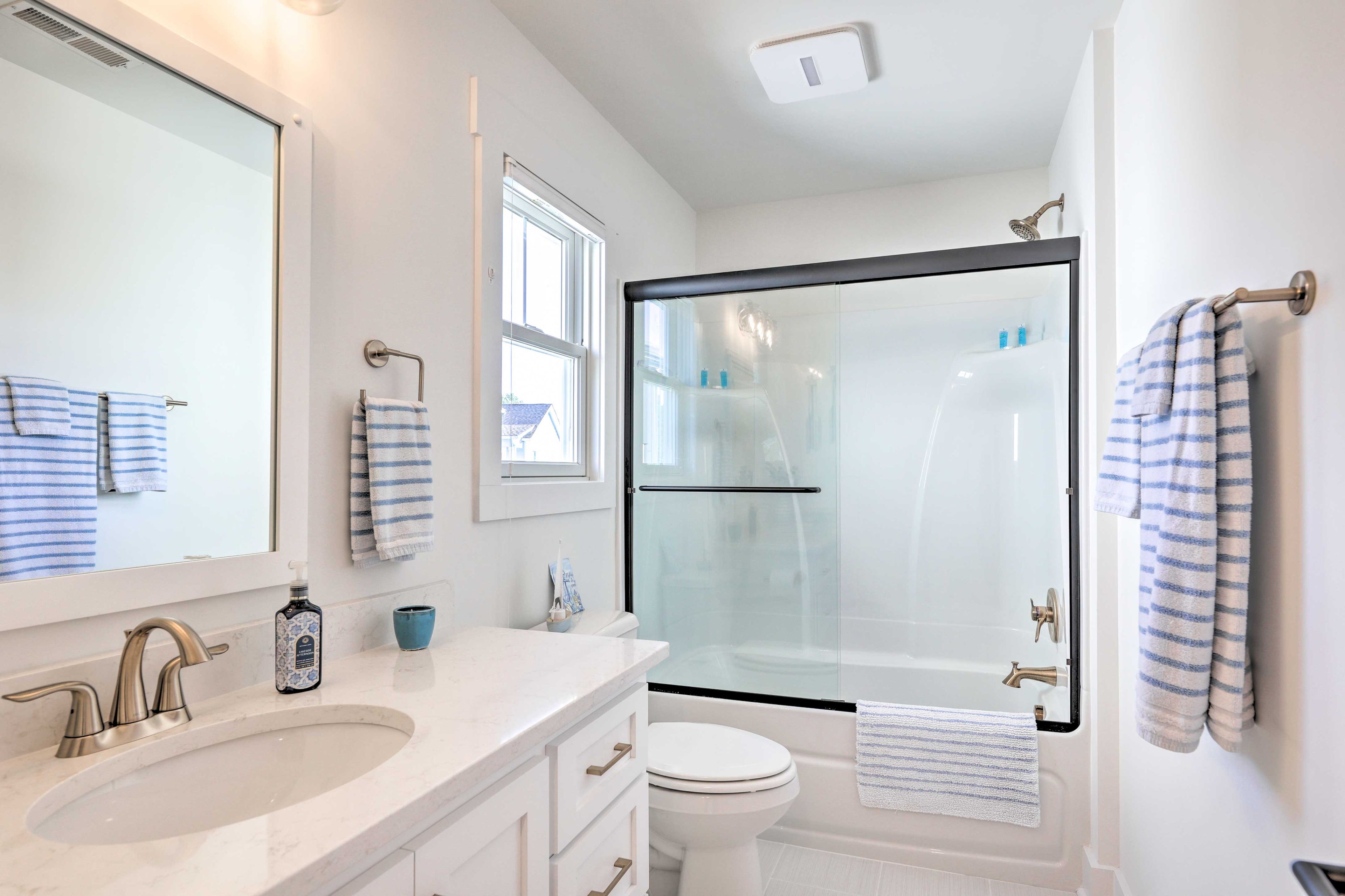 Full Bathroom | Linens + Towels