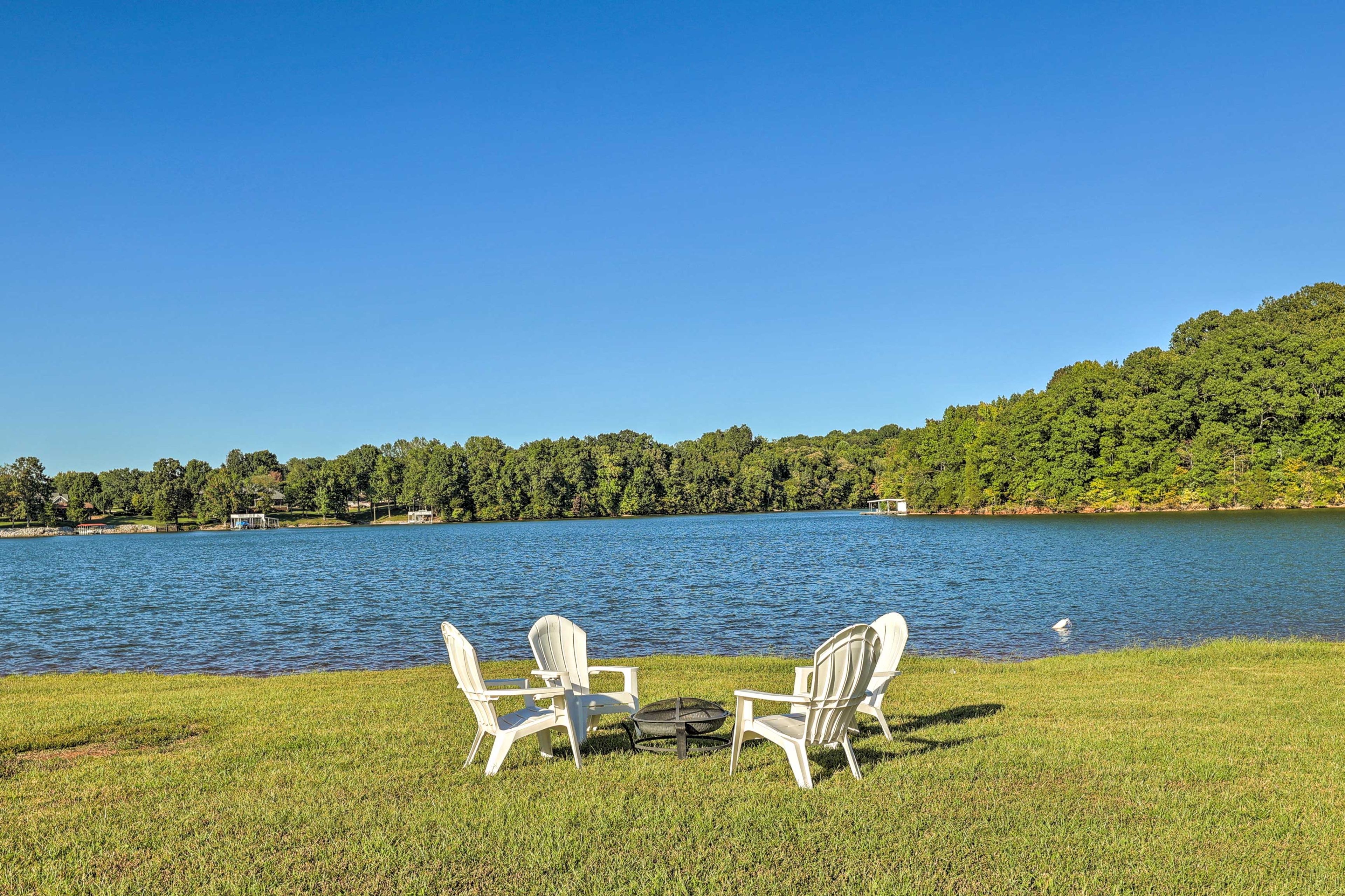 Lakefront Seating