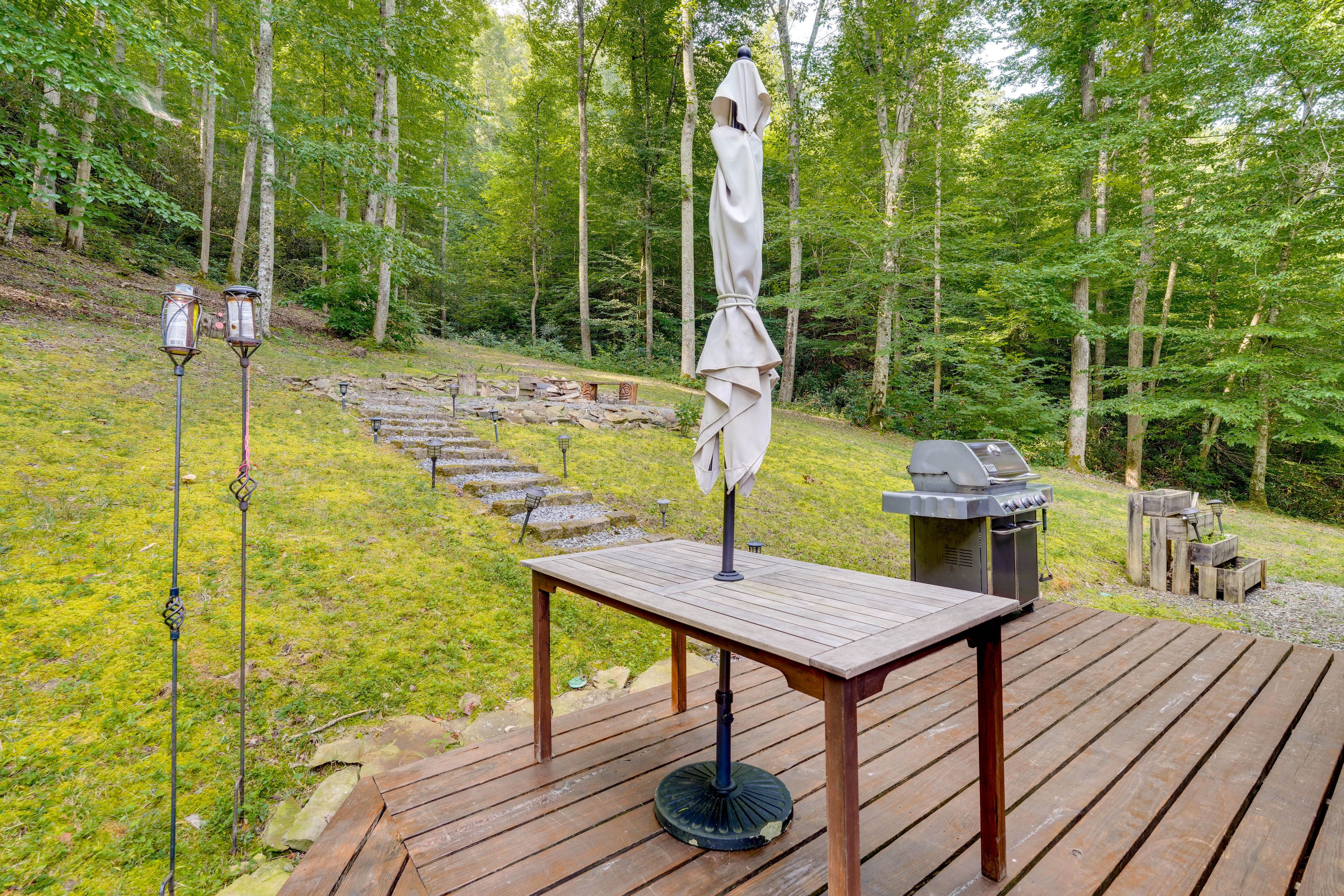Dining Area | Gas Grill