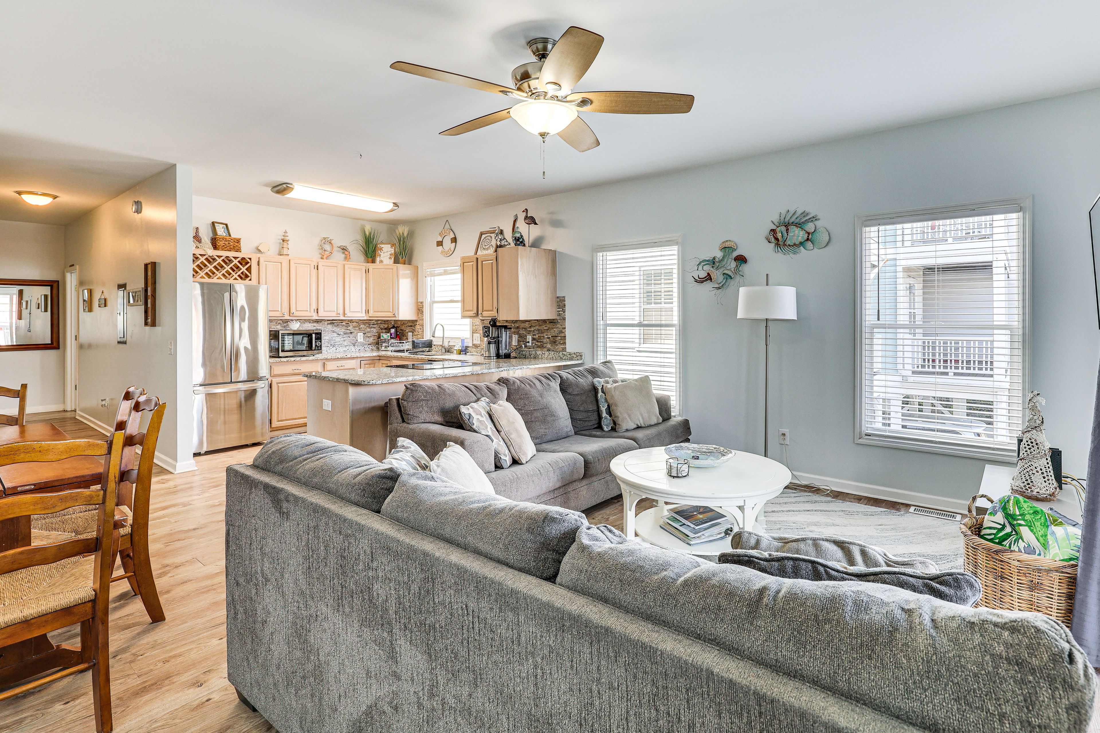 Living Room | Smart TV w/ Cable