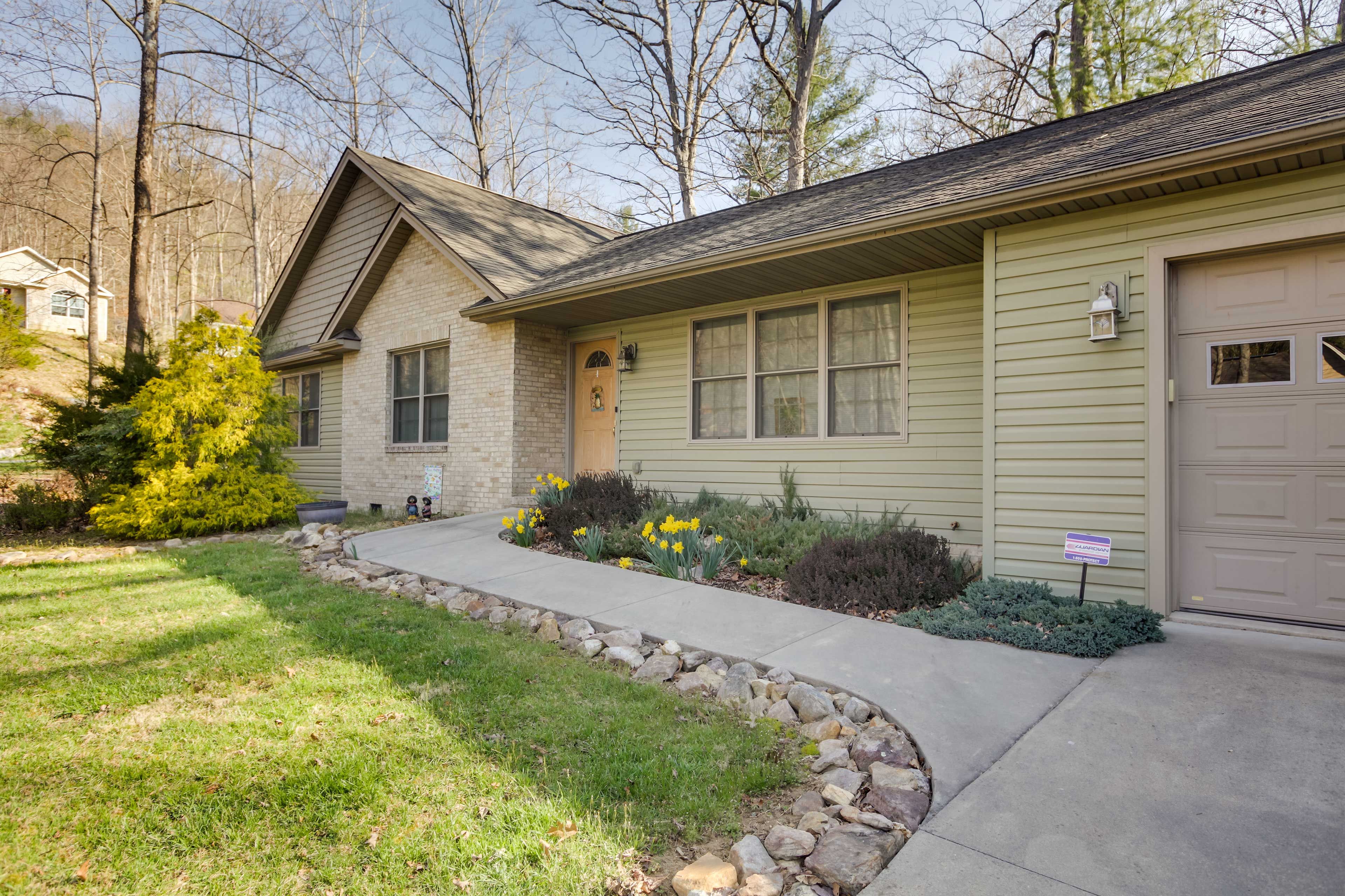 Home Exterior | Step-Free Access | 3.7 Miles to Massanutten Resort