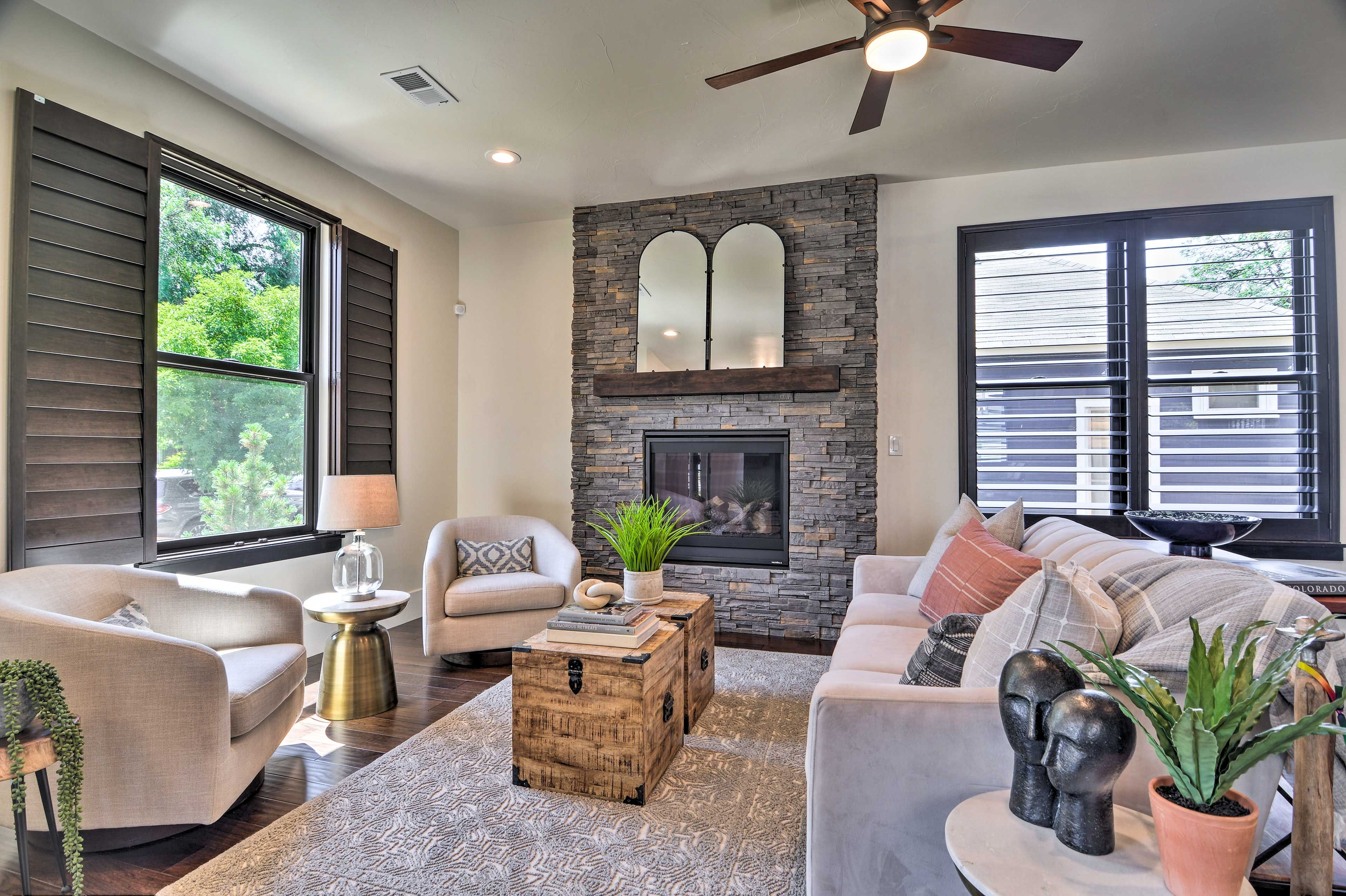 Main Living Area | Gas Fireplace | Free WiFi