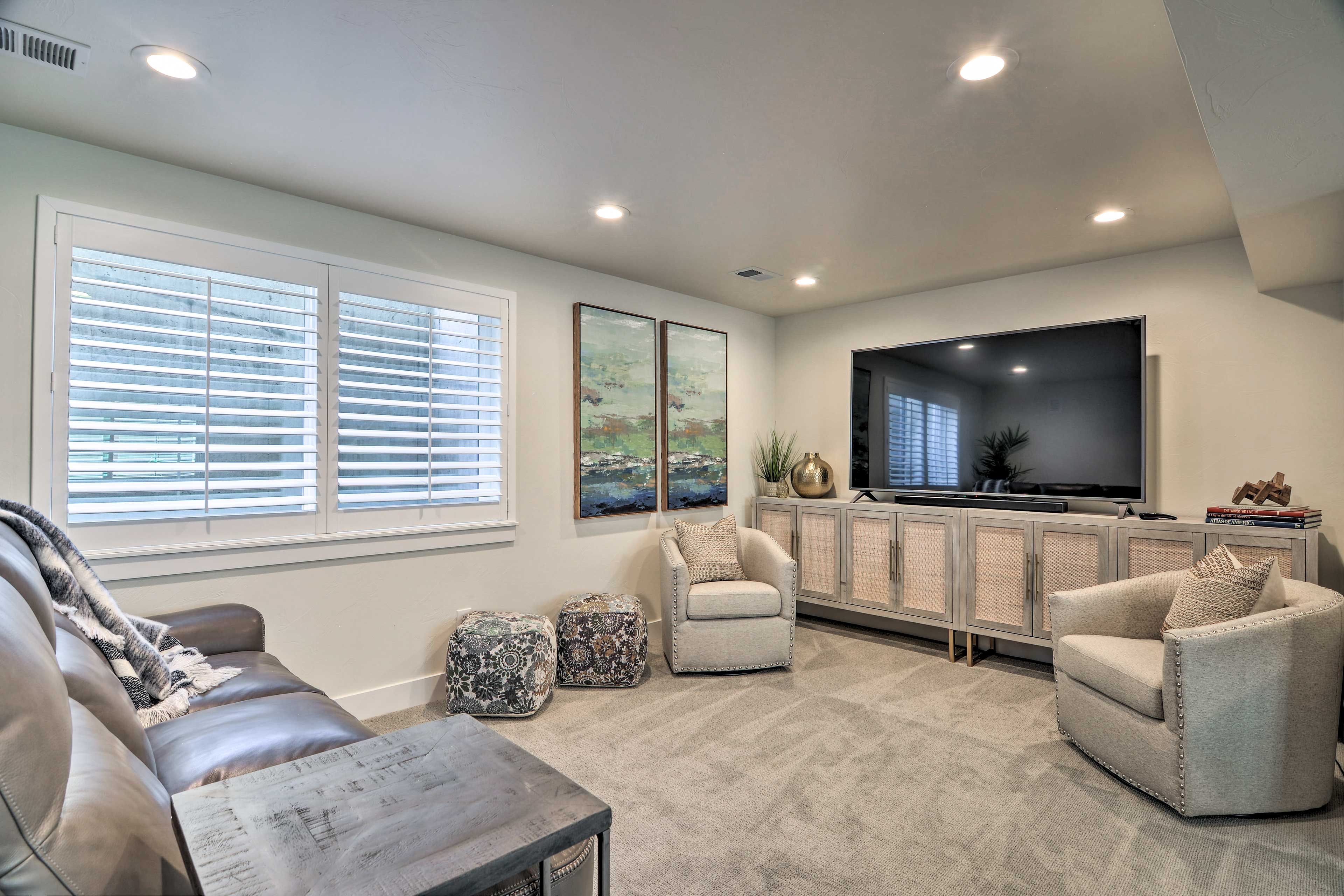 Basement Living Room | Smart TV w/ Cable/Satellite