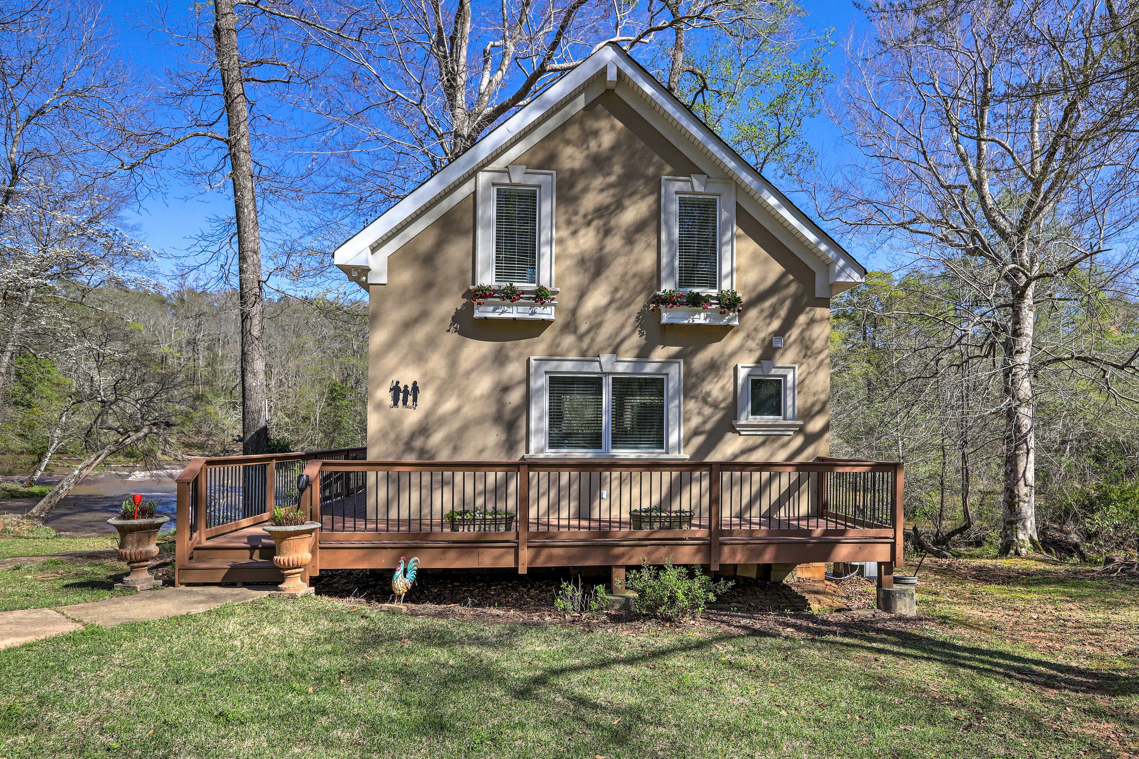 Cabin Exterior | Homeowner Lives On-Site
