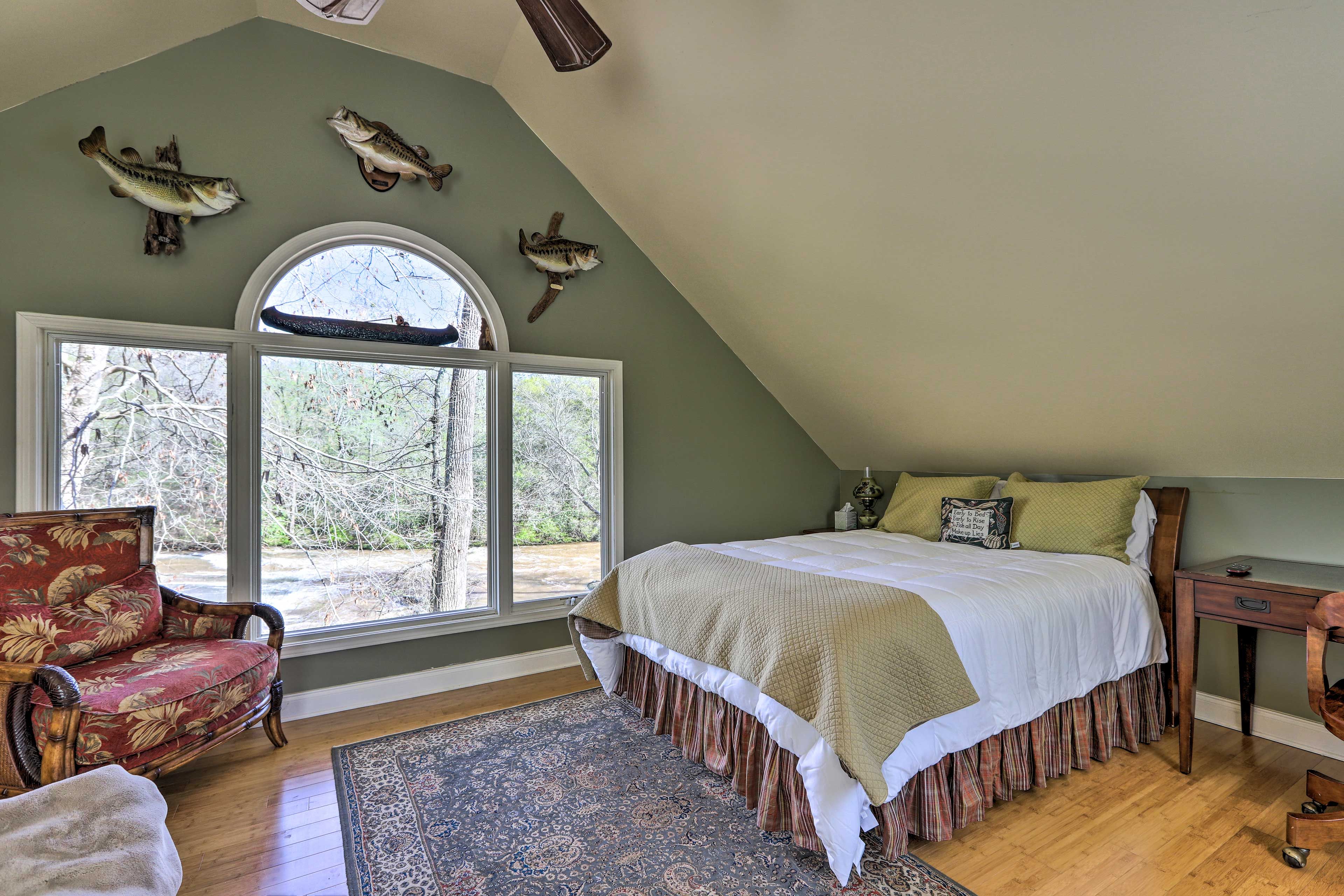 Bedroom | 2nd Floor | Queen Bed