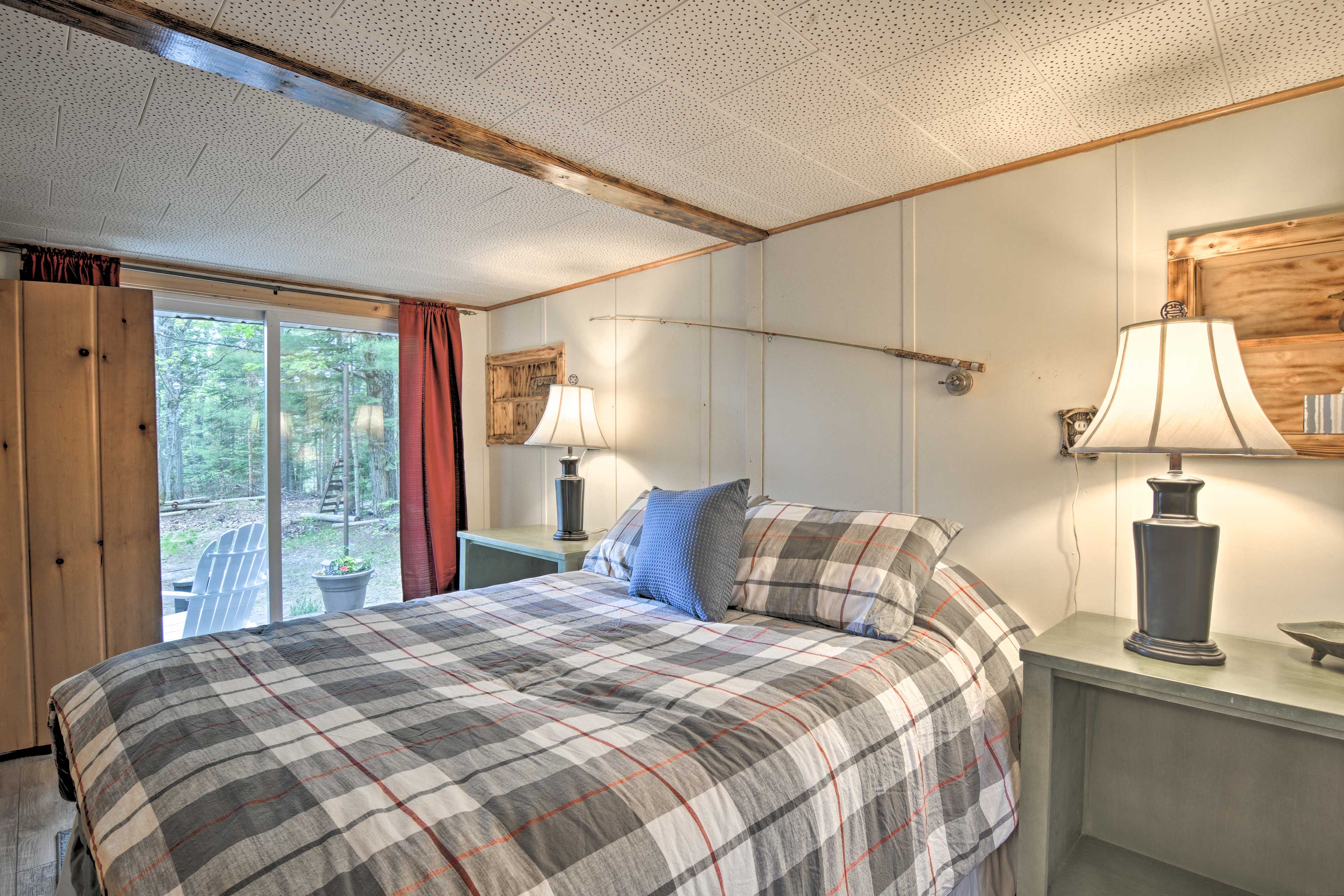 Bedroom 1 | Queen Bed