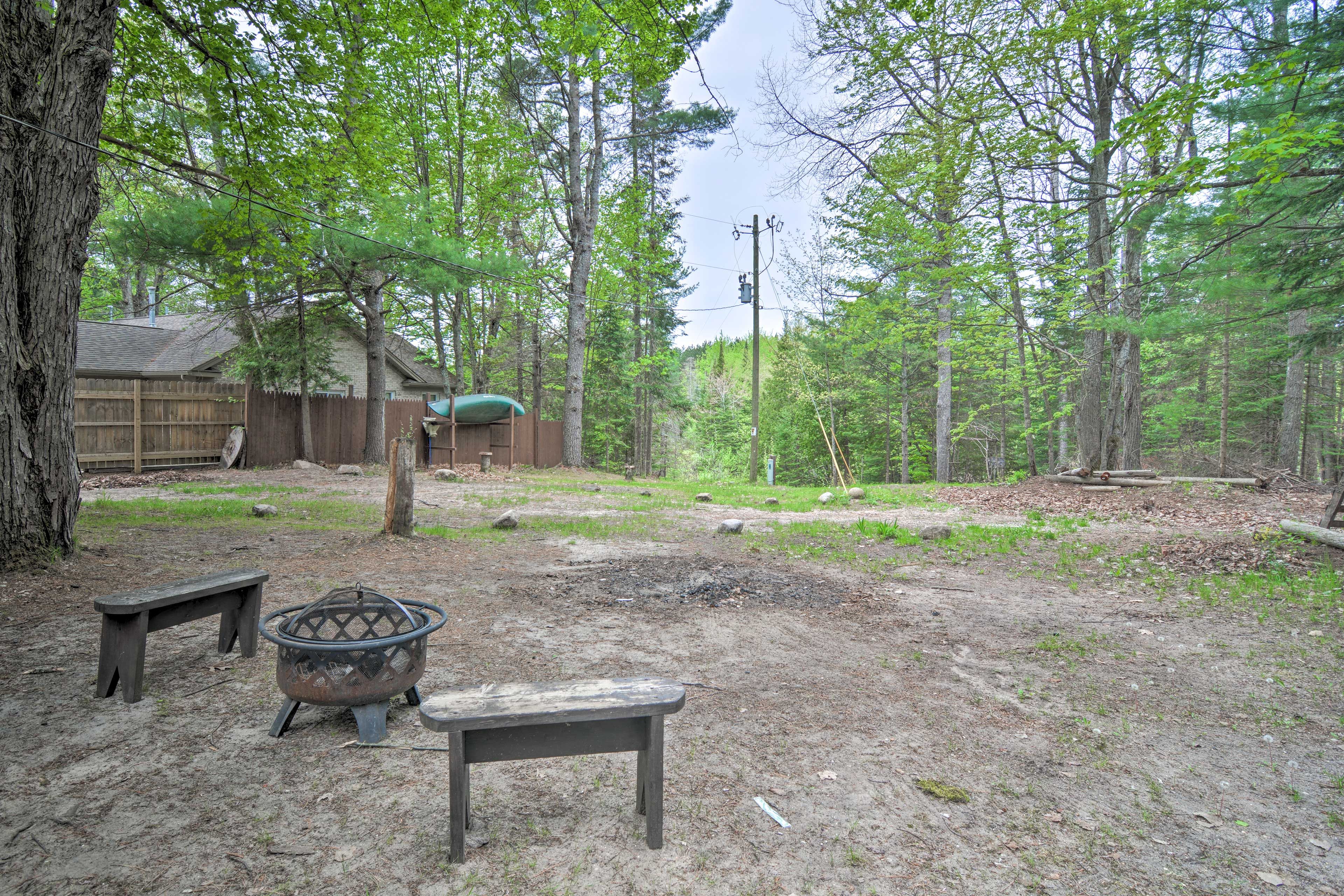 Private Yard | Fire Pit