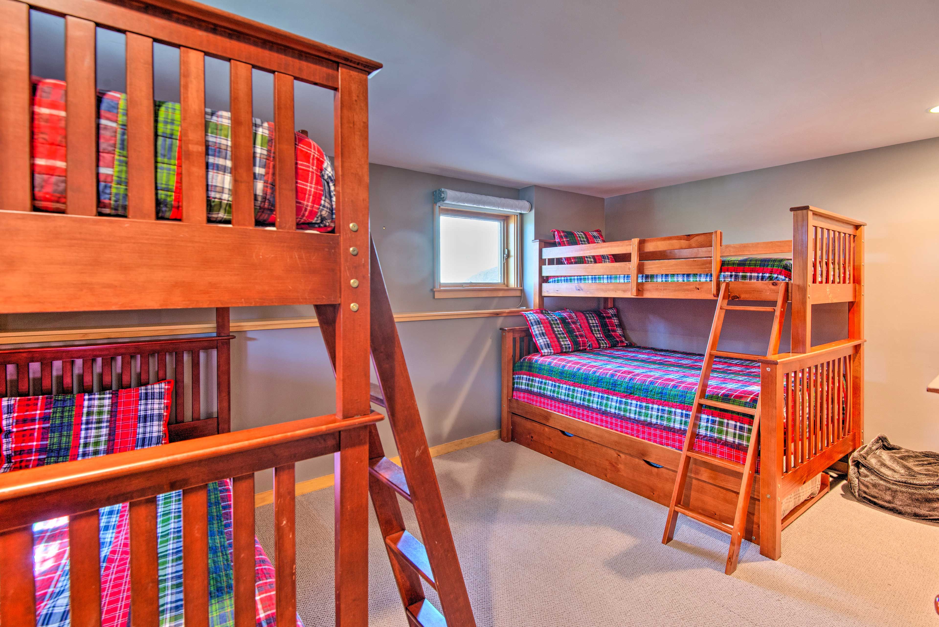 Bedroom 5 | Twin/Full Bunk Bed | Twin Bunk Bed