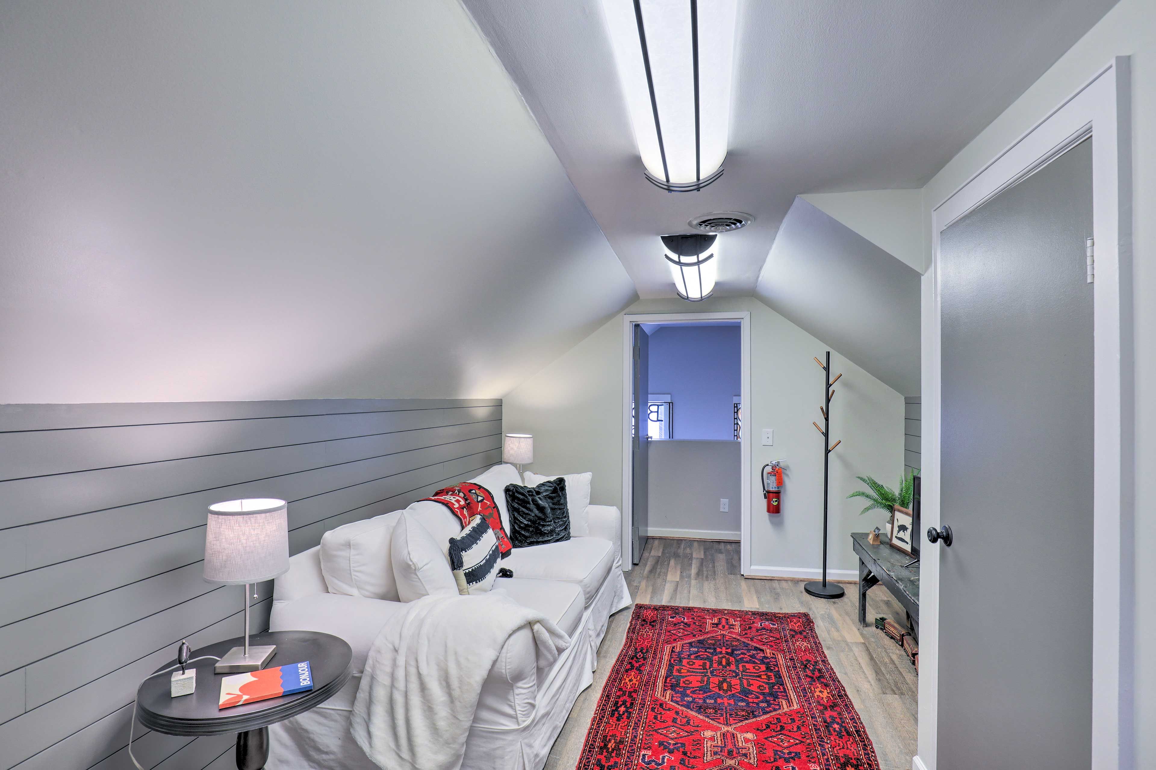 Living Area | Smart TV