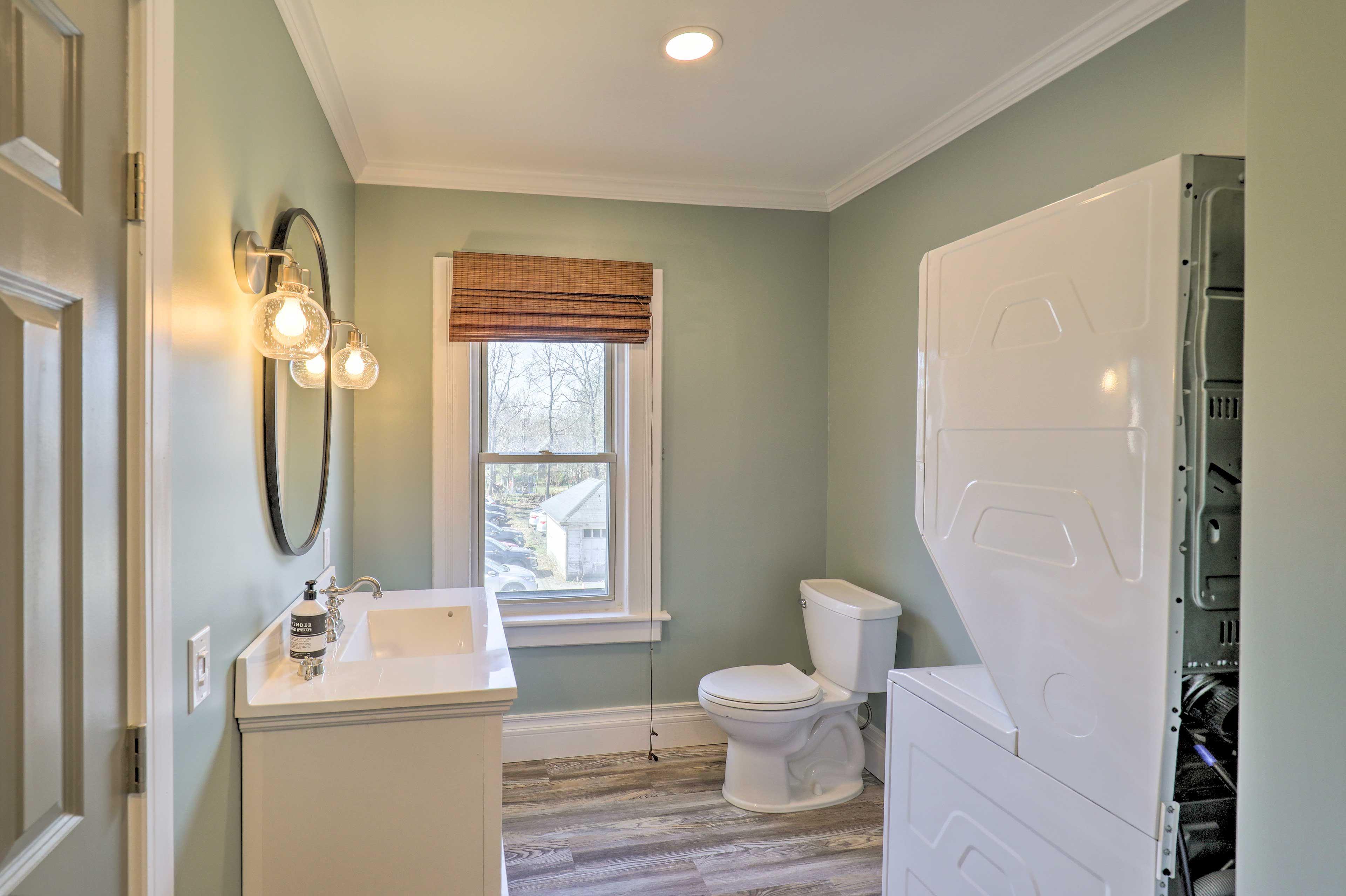 Full Bathroom | Washer & Dryer