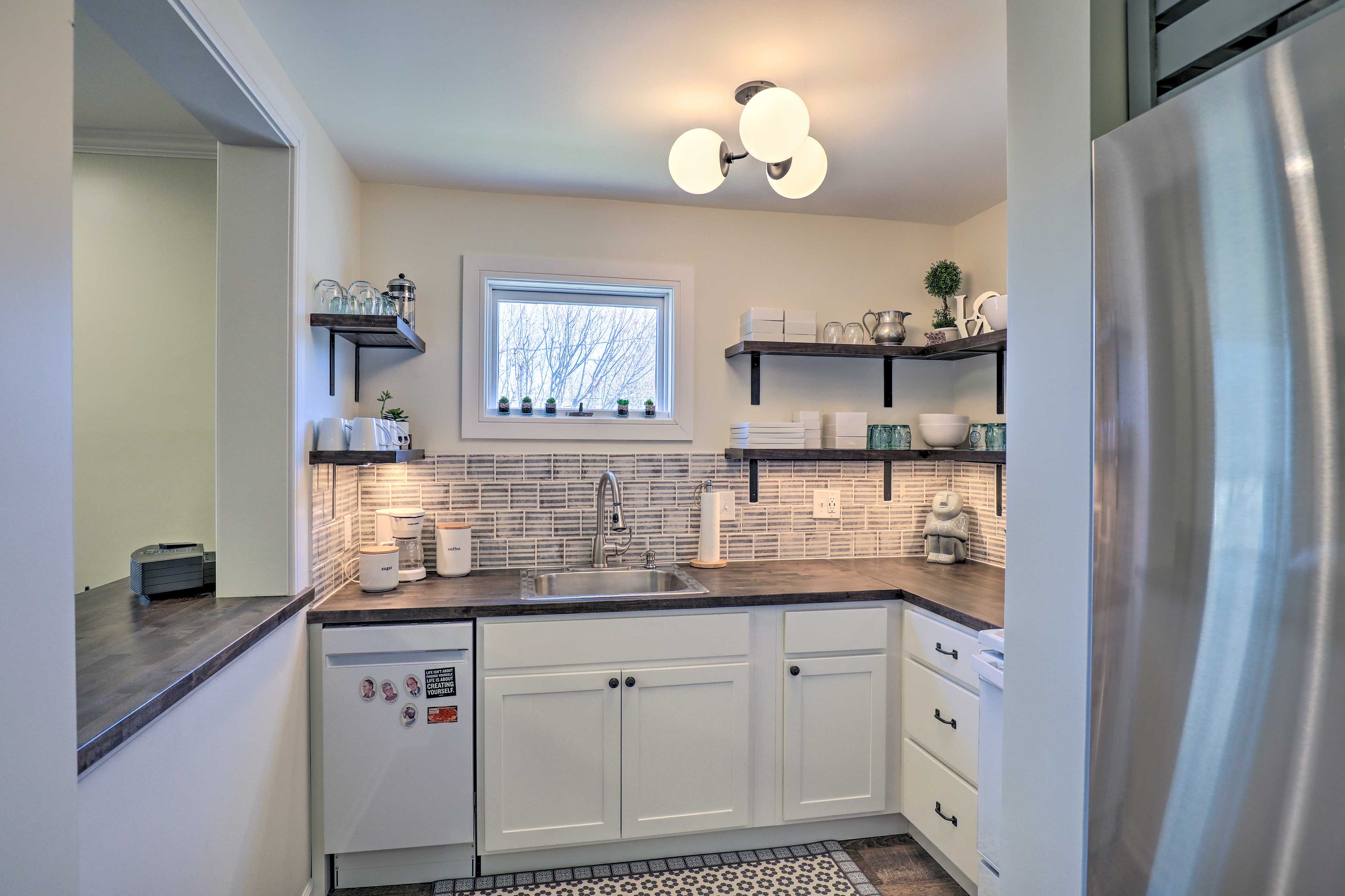 Fully Equipped Kitchen | Breakfast Bar | Toaster Oven