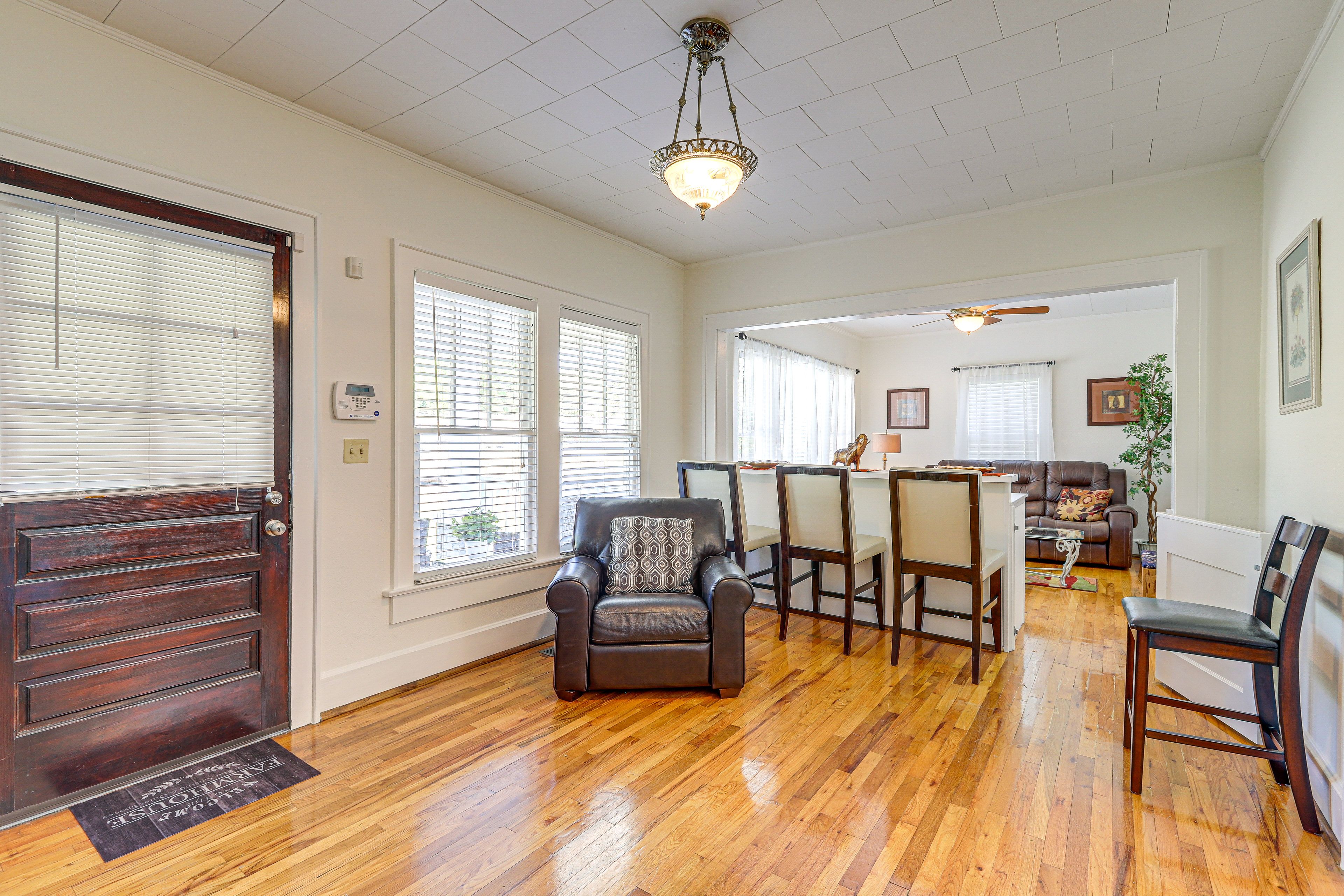 Living Room | Free WiFi | Smart TV | Sleeper Sofa