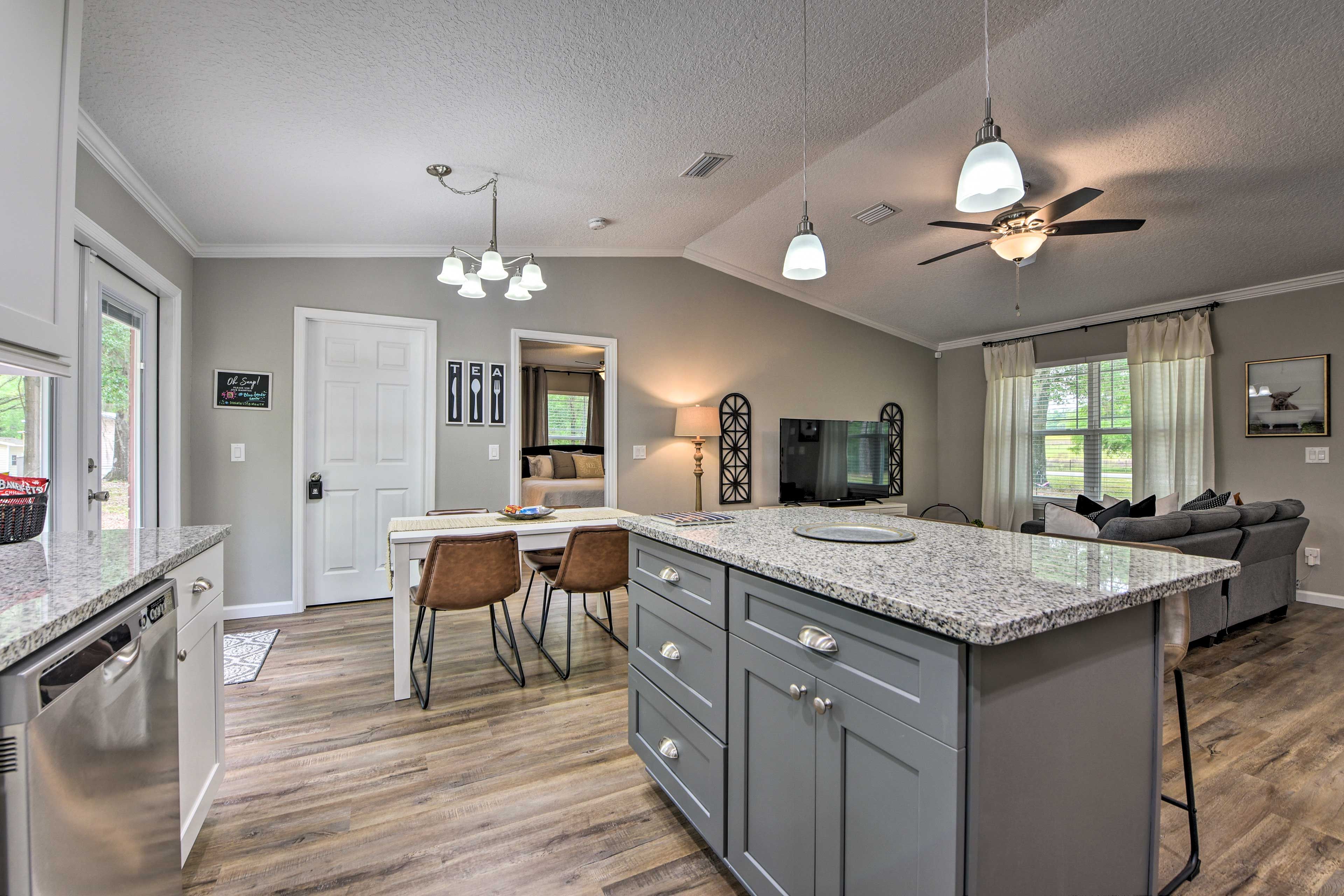 Kitchen | Trash Bags & Paper Towels