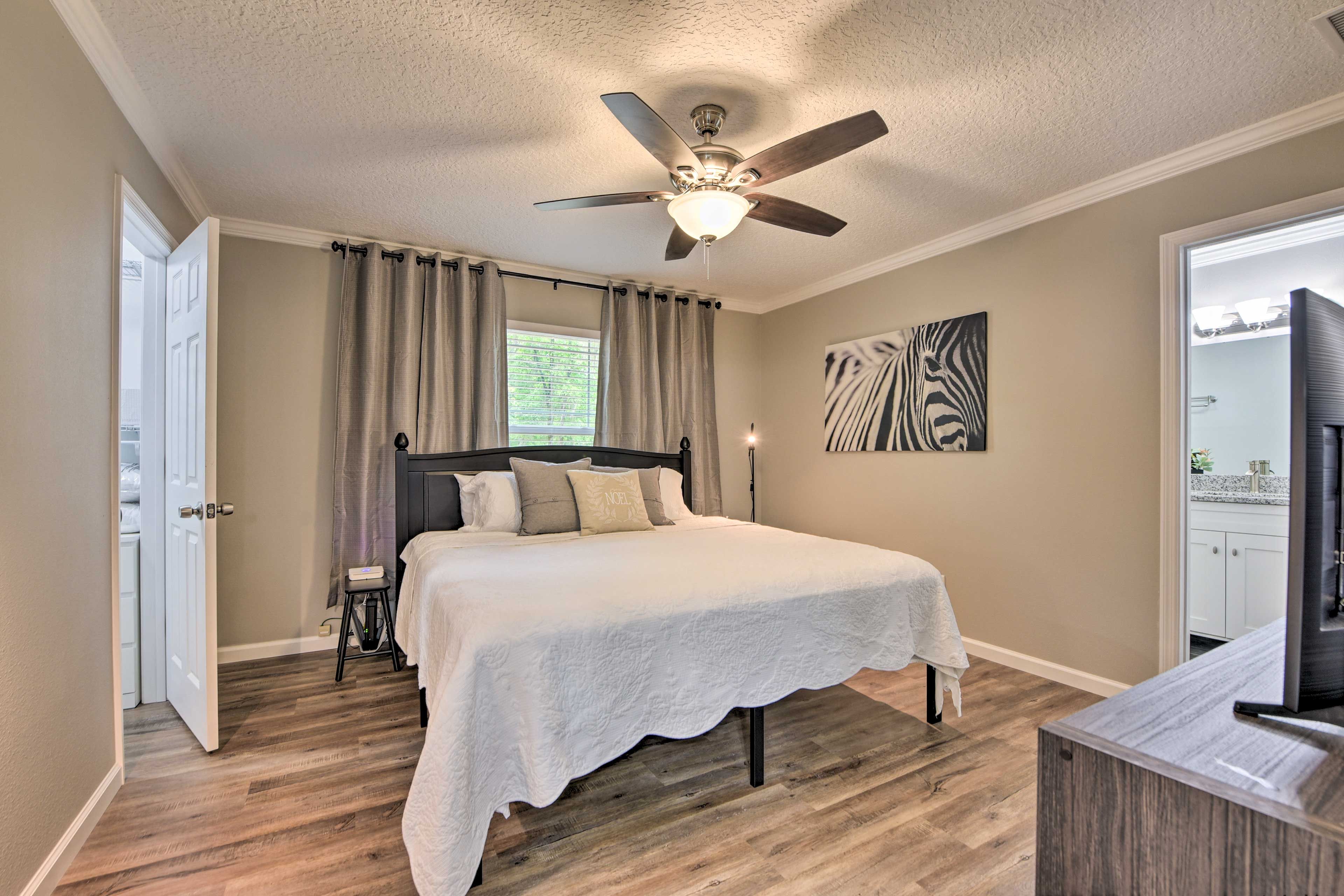 Bedroom 1 | King Bed