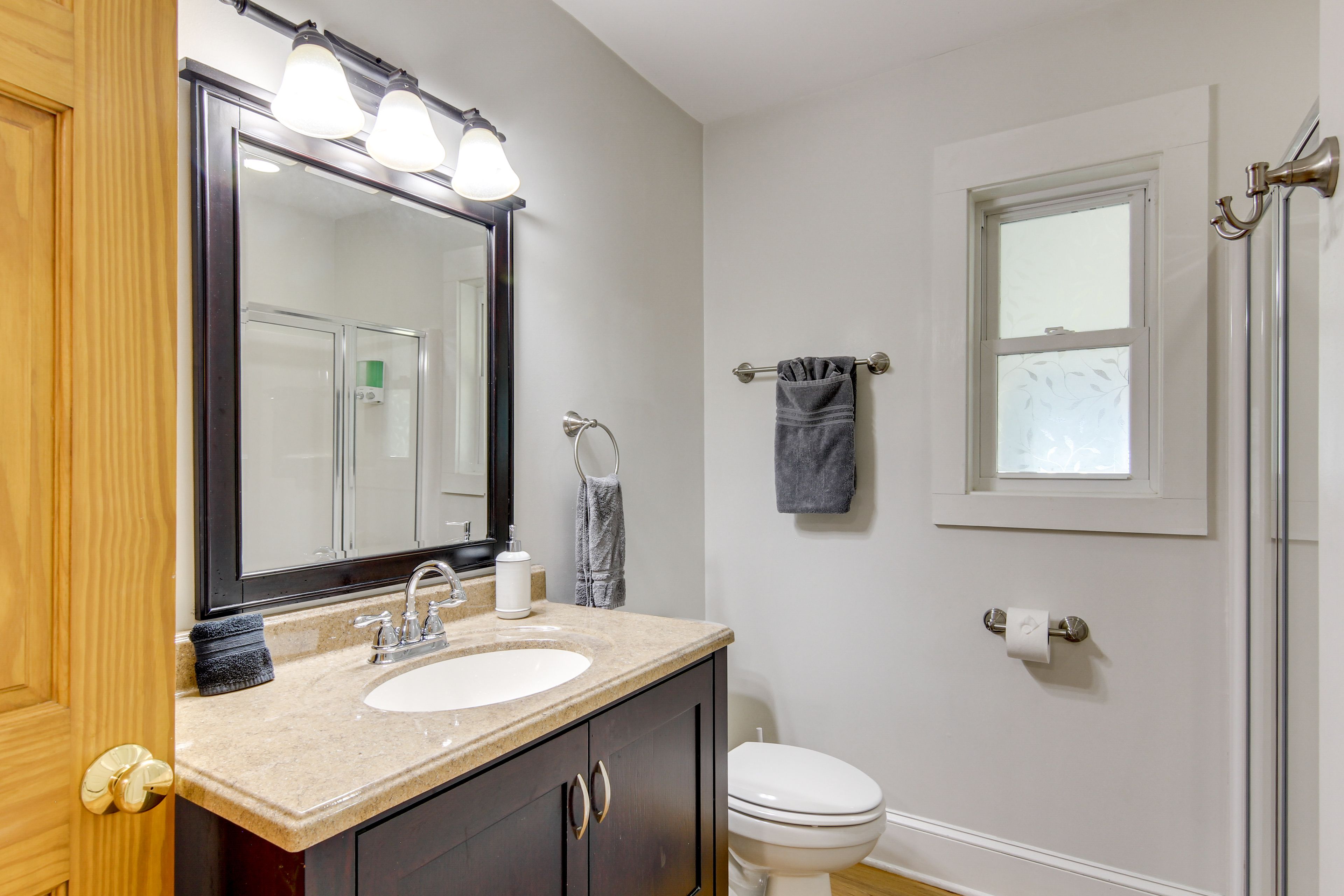 Full Bathroom | Complimentary Toiletries