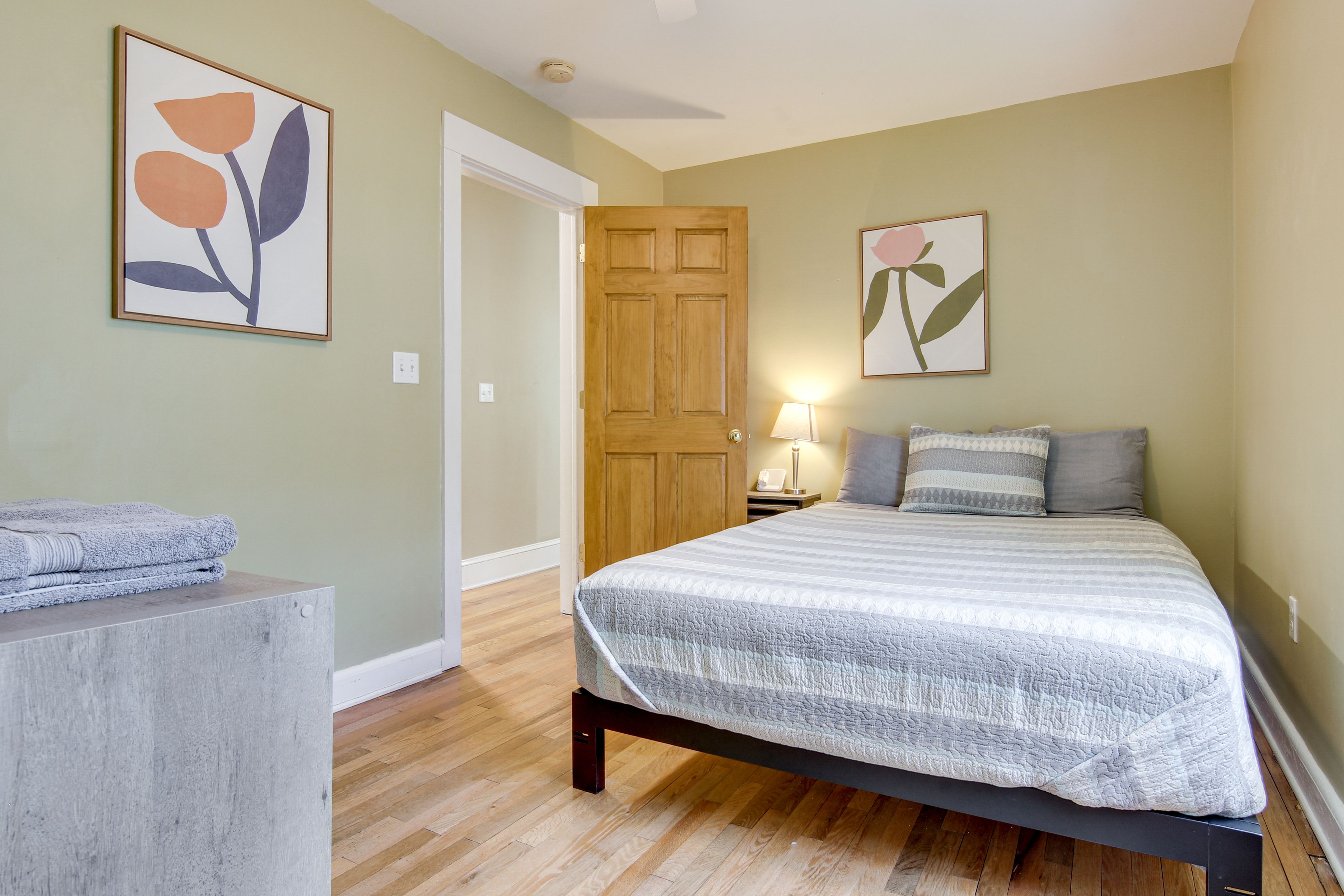 Bedroom 3 | Queen Bed