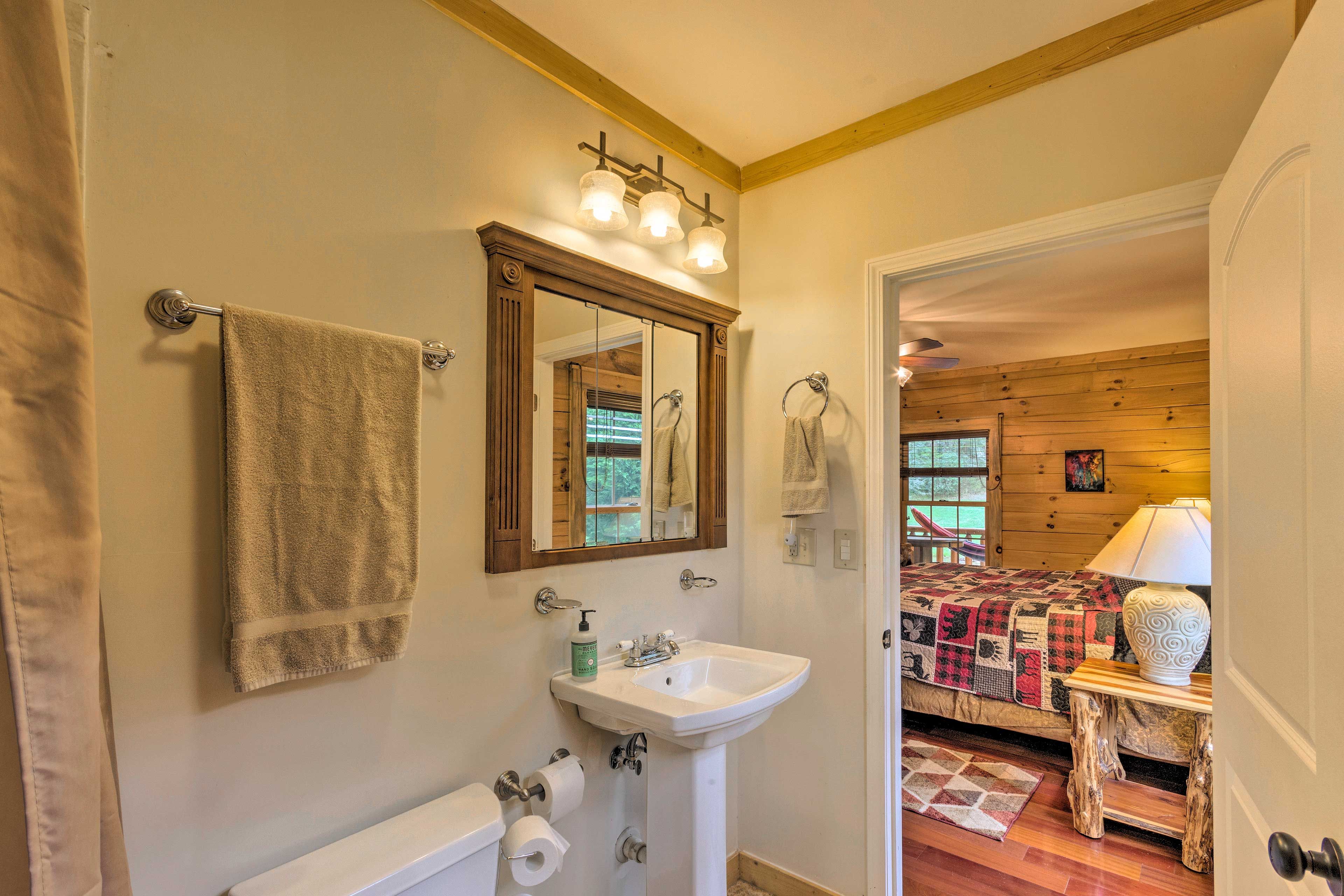 En-Suite Bathroom | Towels Provided