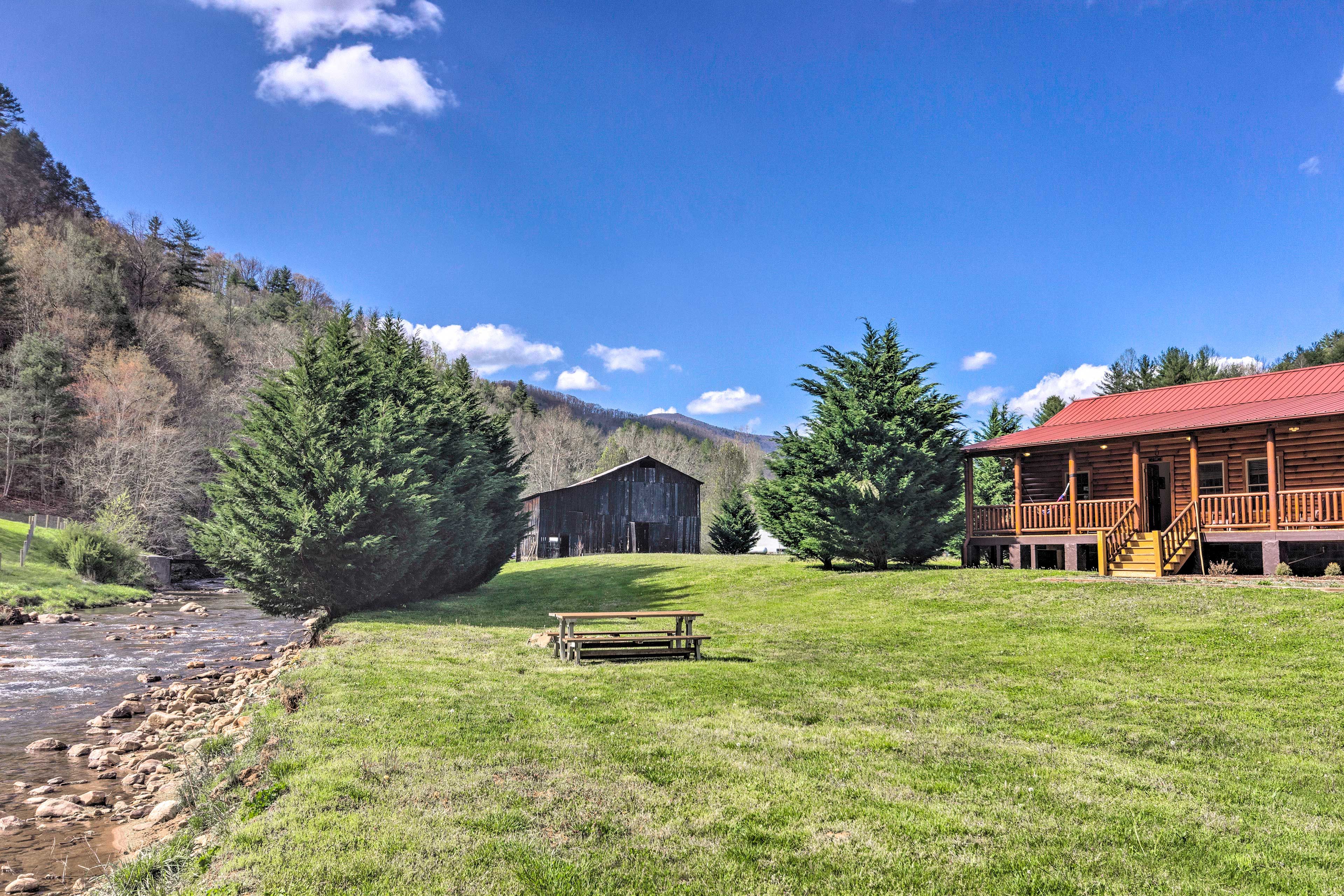 Riverfront Backyard | Pet Friendly