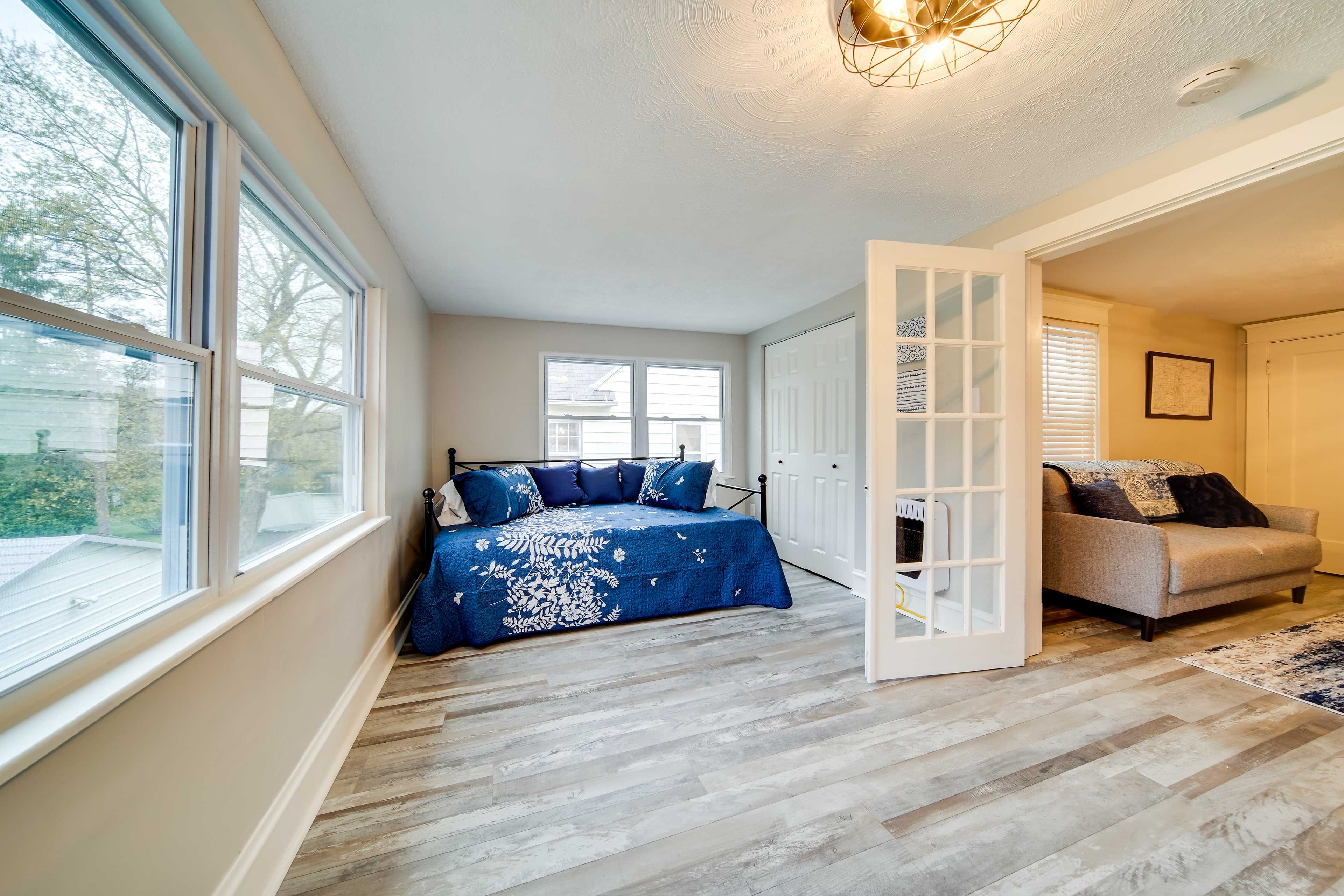 Bedroom 2 (Office) | Twin Daybed w/ Twin Trundle Bed