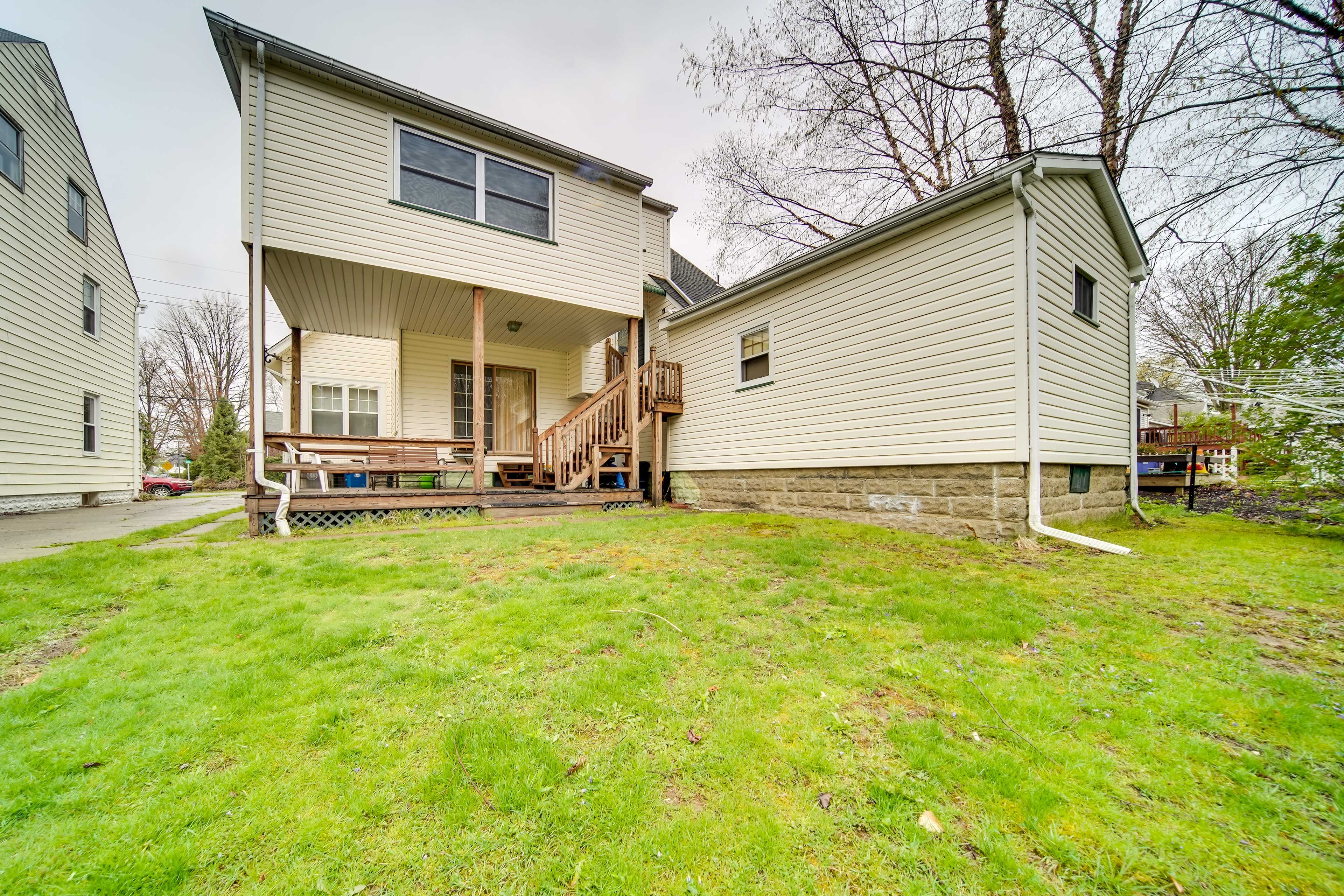 Homeowner On-Site | Stairs to Access 2nd-Floor Apartment