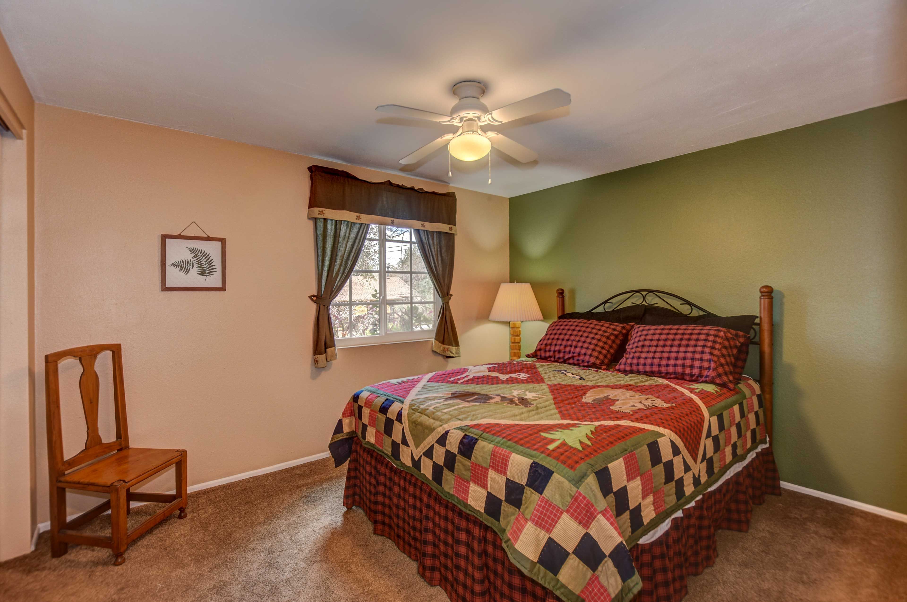 Bedroom 2 | Queen Bed