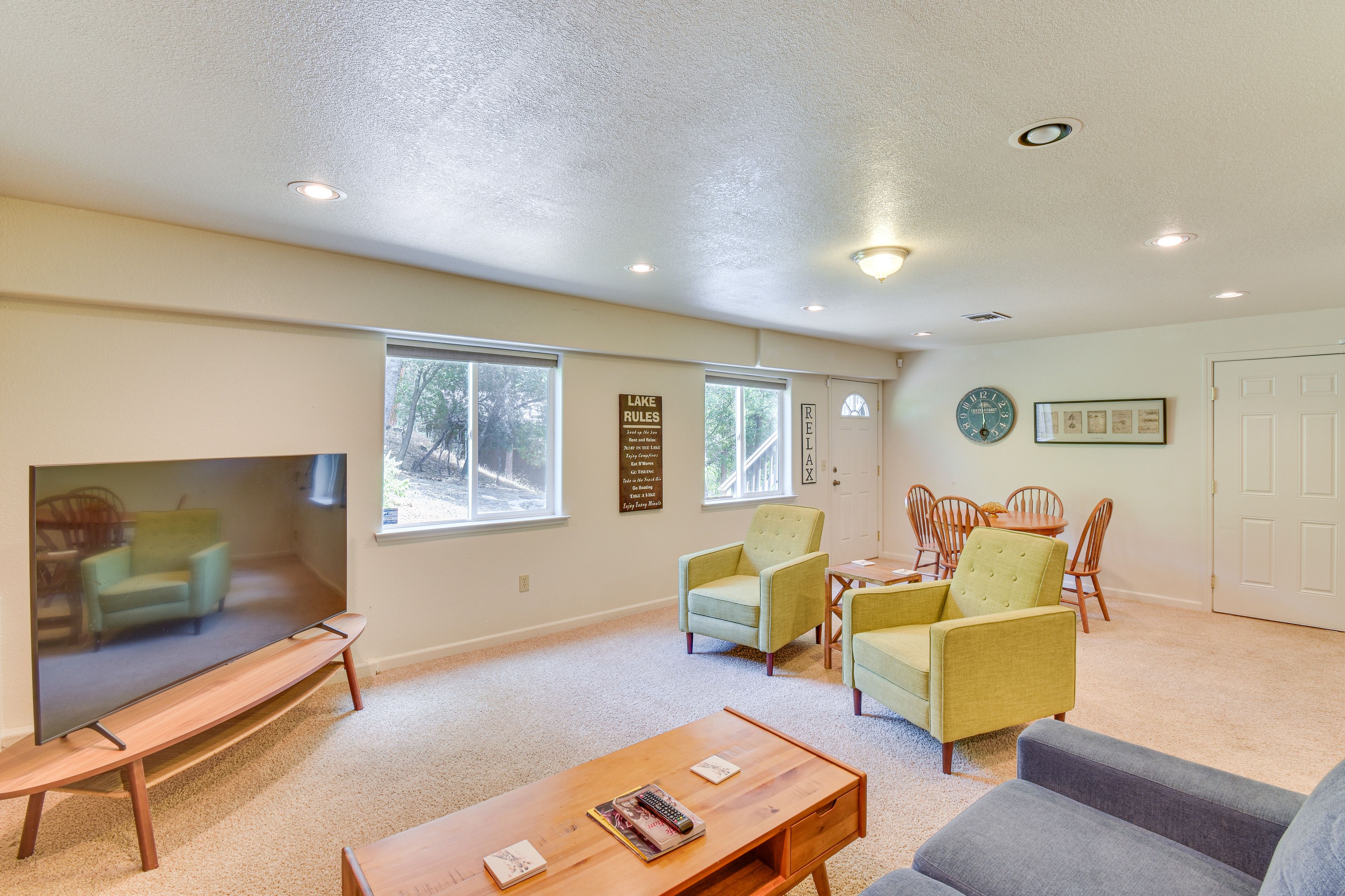 Downstairs Living Room | Smart TV | Free WiFi | Lower Level