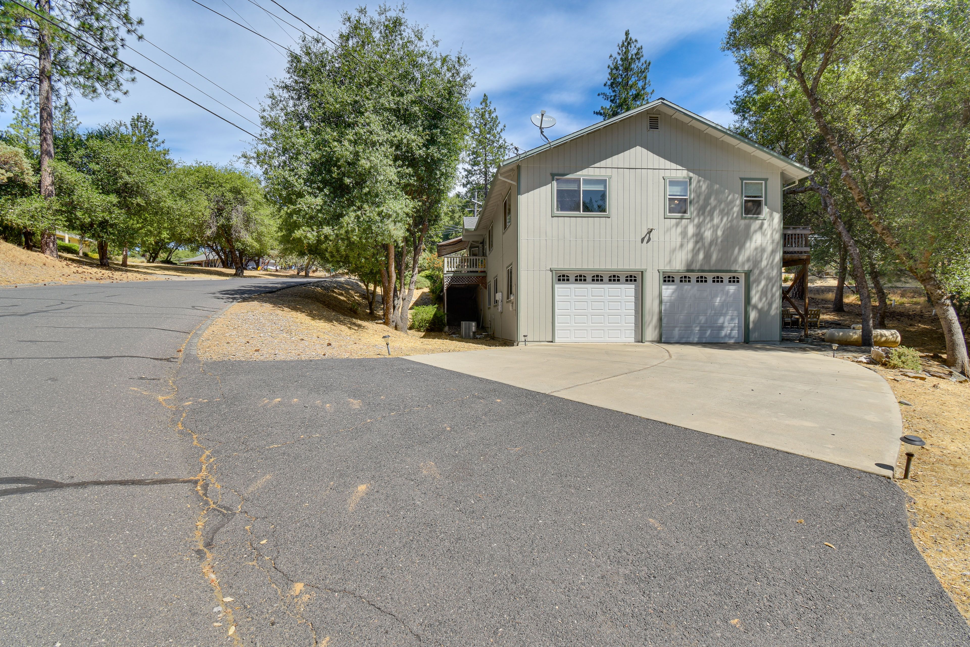 Parking | Driveway (6 Vehicles)