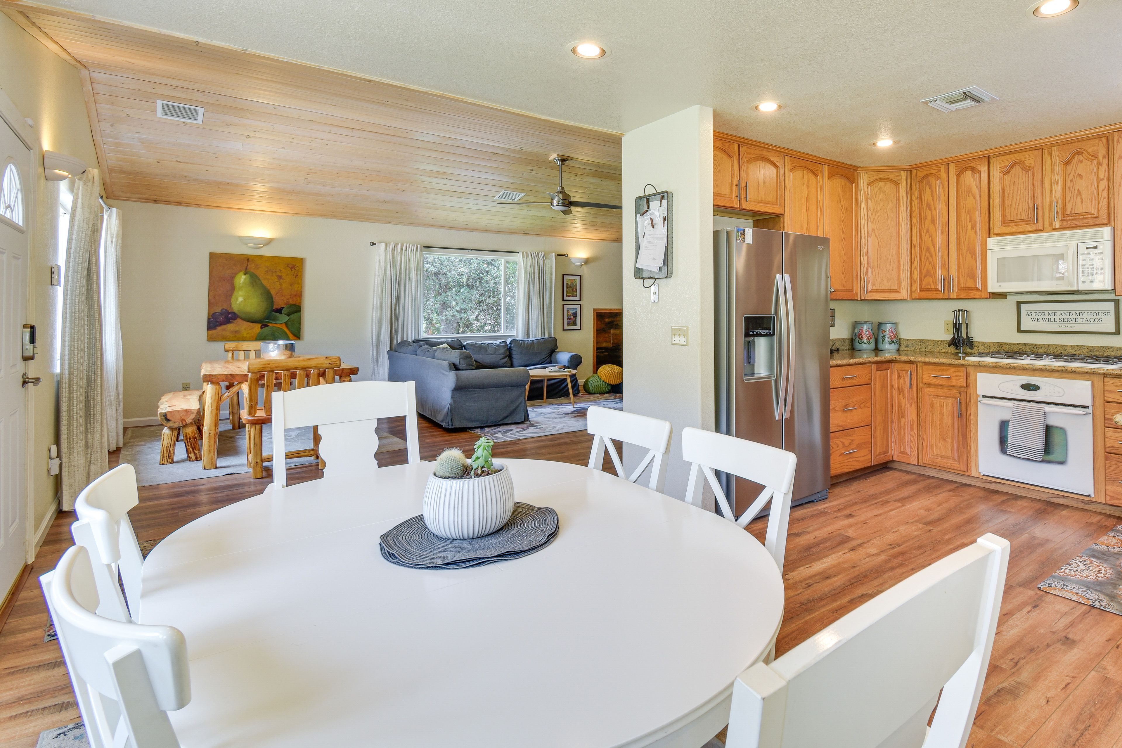 Dining Area | Dishware & Flatware | Upper Level