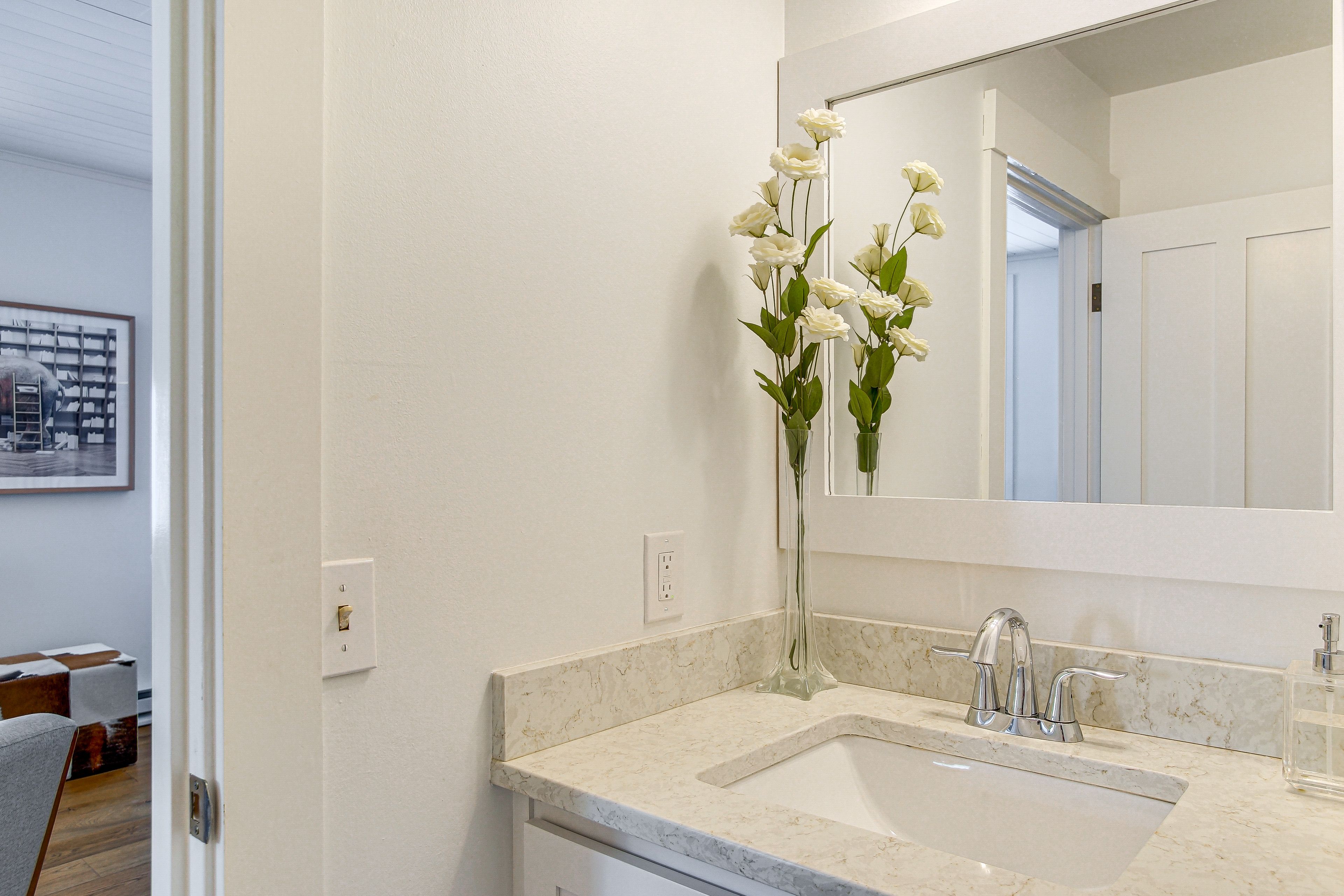 Full Bathroom | Complimentary Toiletries