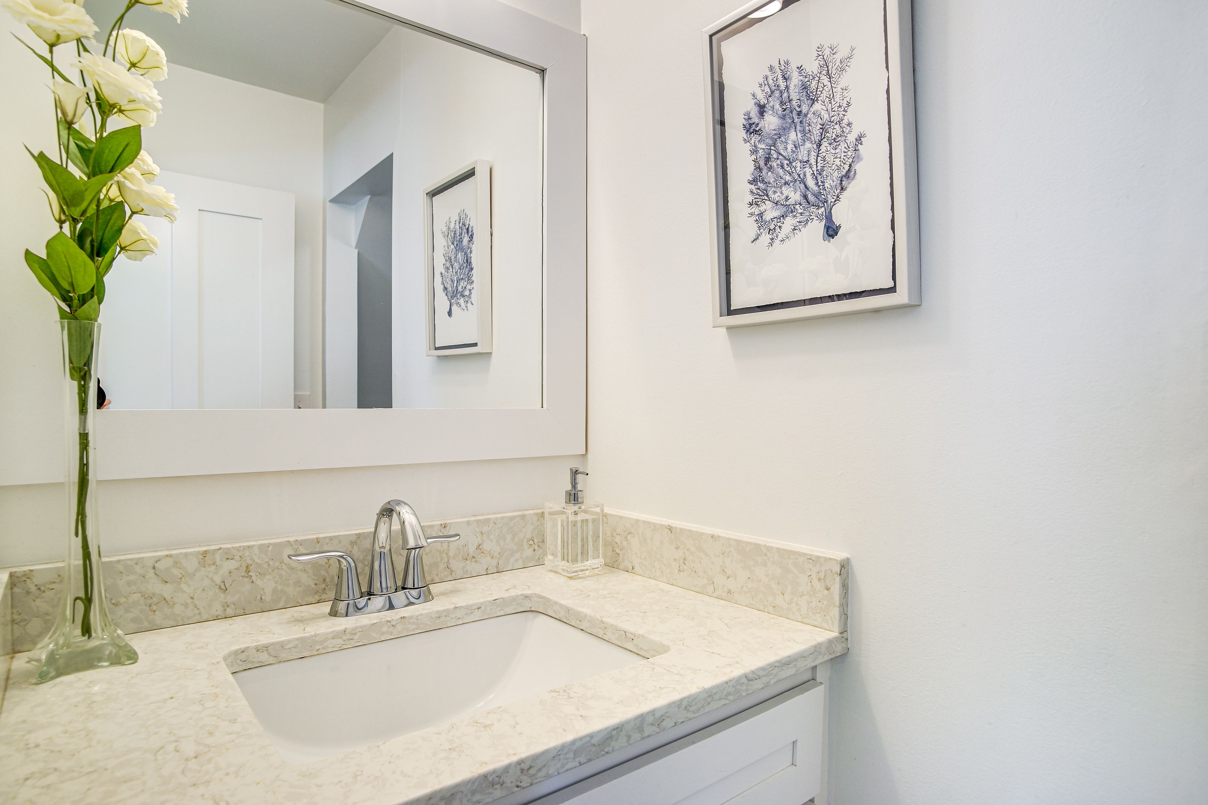Full Bathroom | Complimentary Toiletries