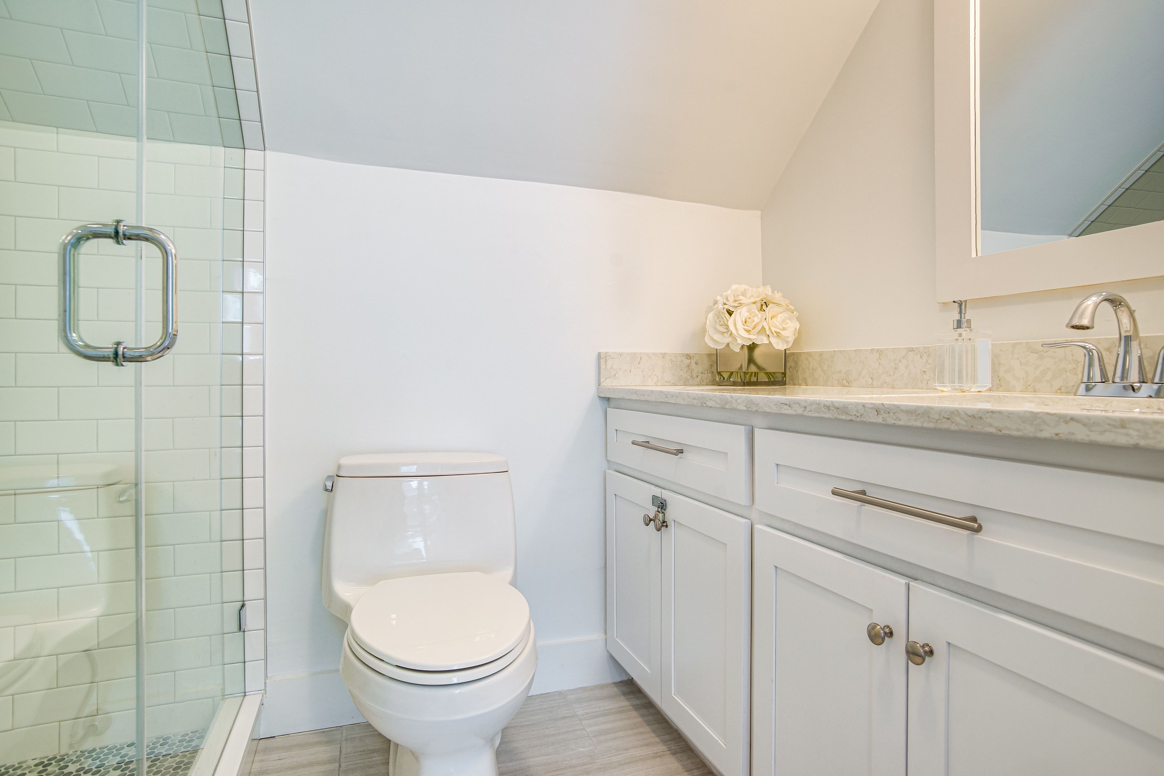 Full Bathroom | Towels Provided