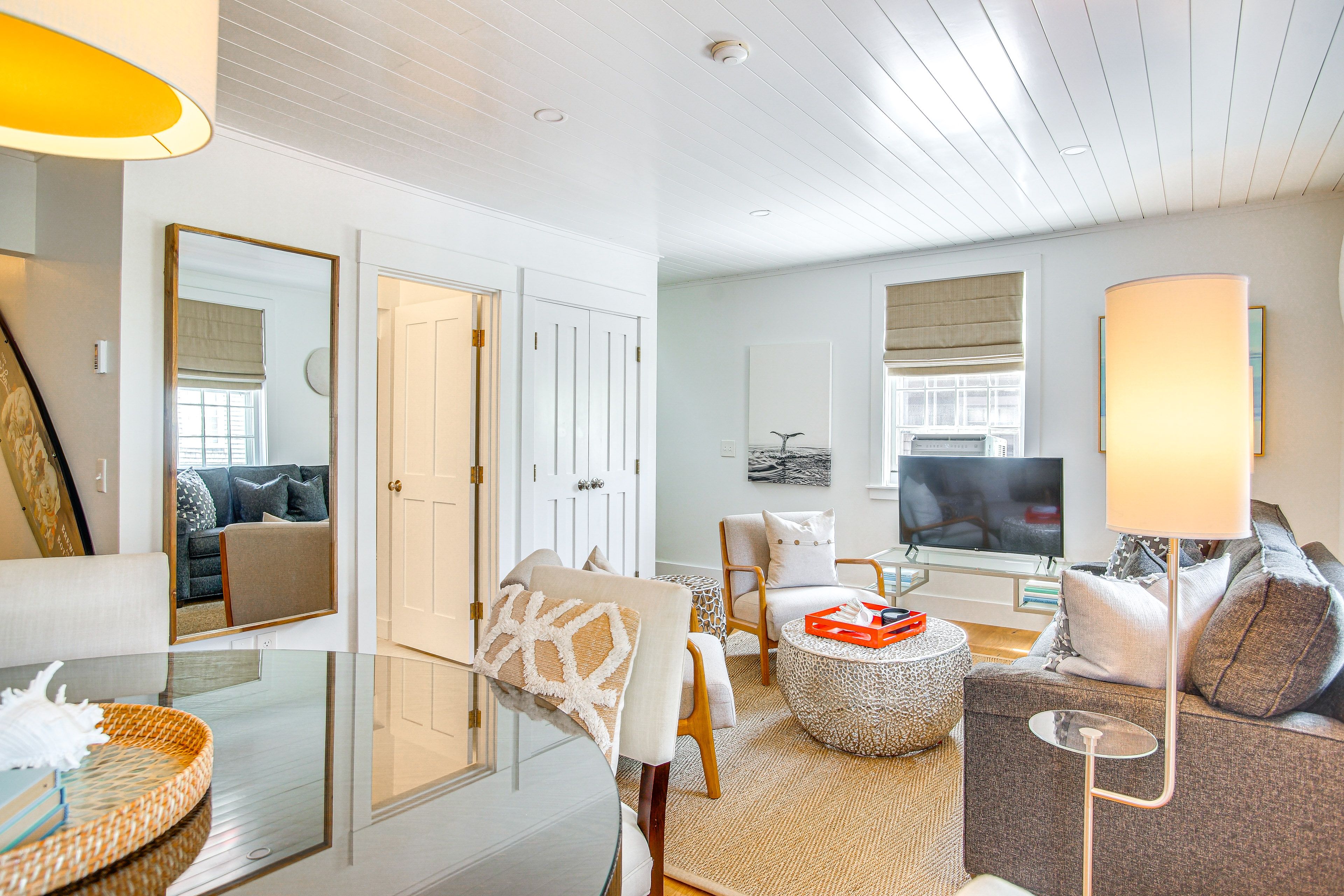 Living Room | Air Conditioning | Free WiFi