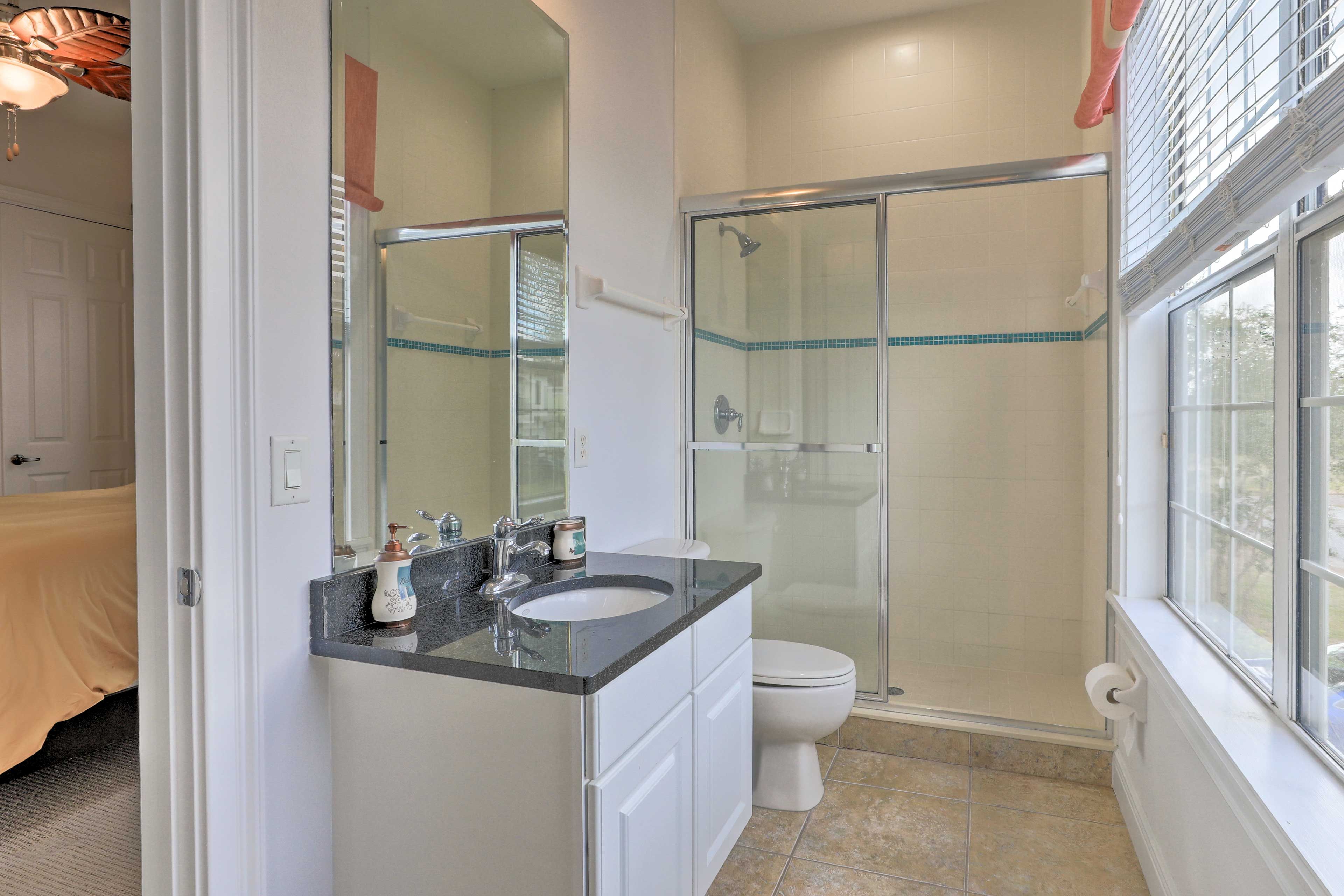 En-Suite Bathroom | 2nd Unit | Upper Level | Complimentary Toiletries