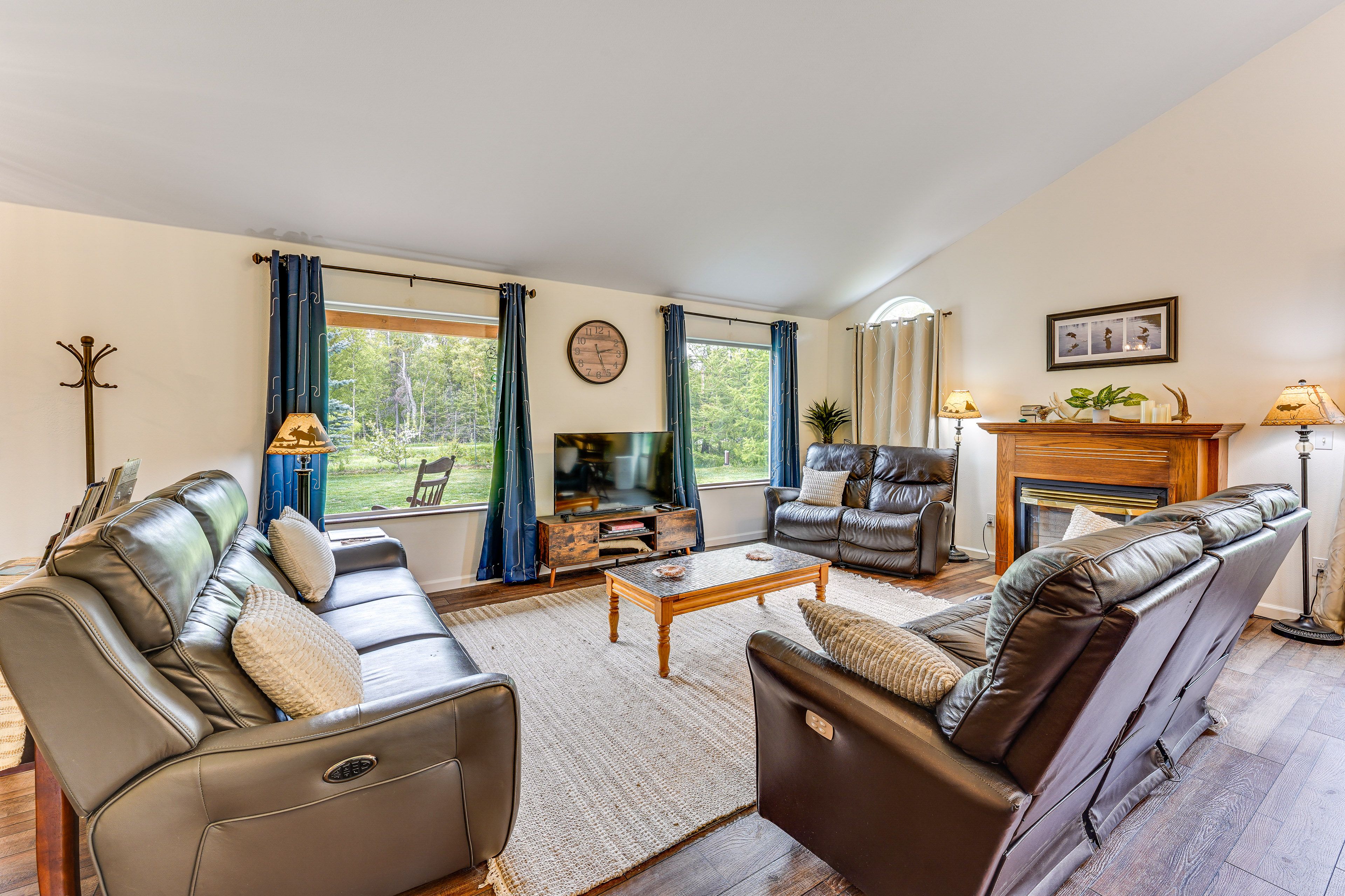 Living Room | Smart TV | Free WiFi