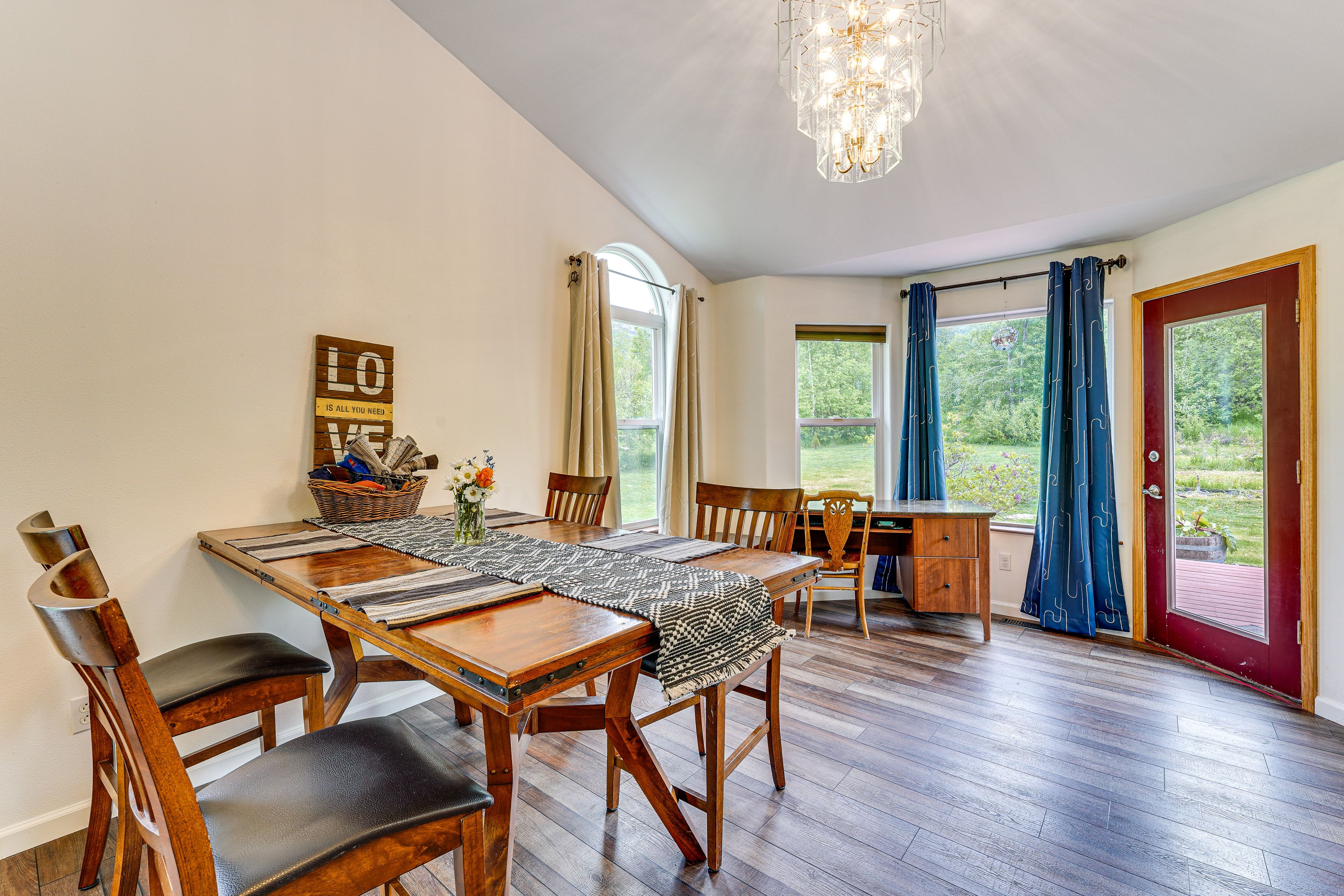 Dining Table | Dishware & Flatware Provided