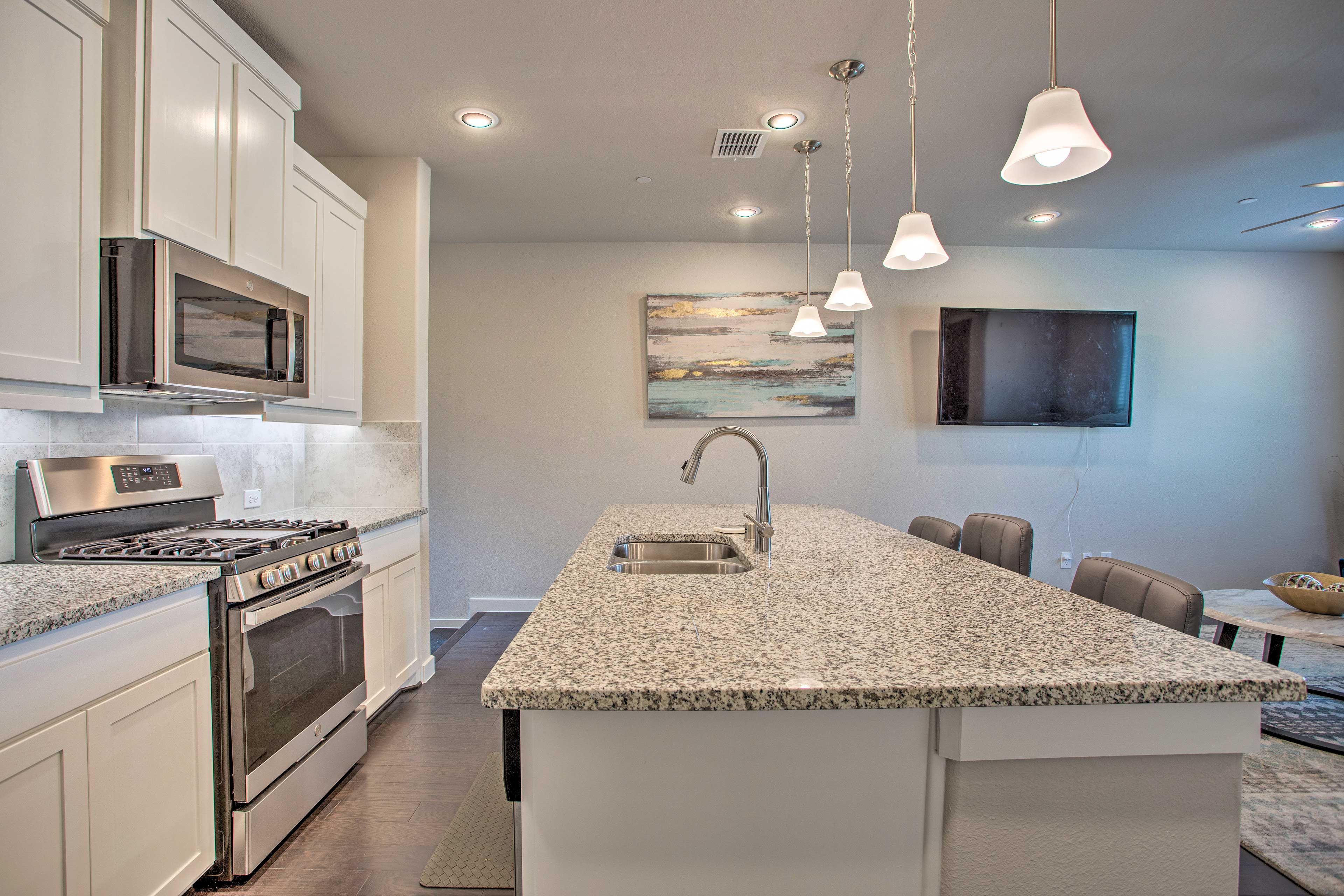 Kitchen | Trash Bags & Paper Towels Provided