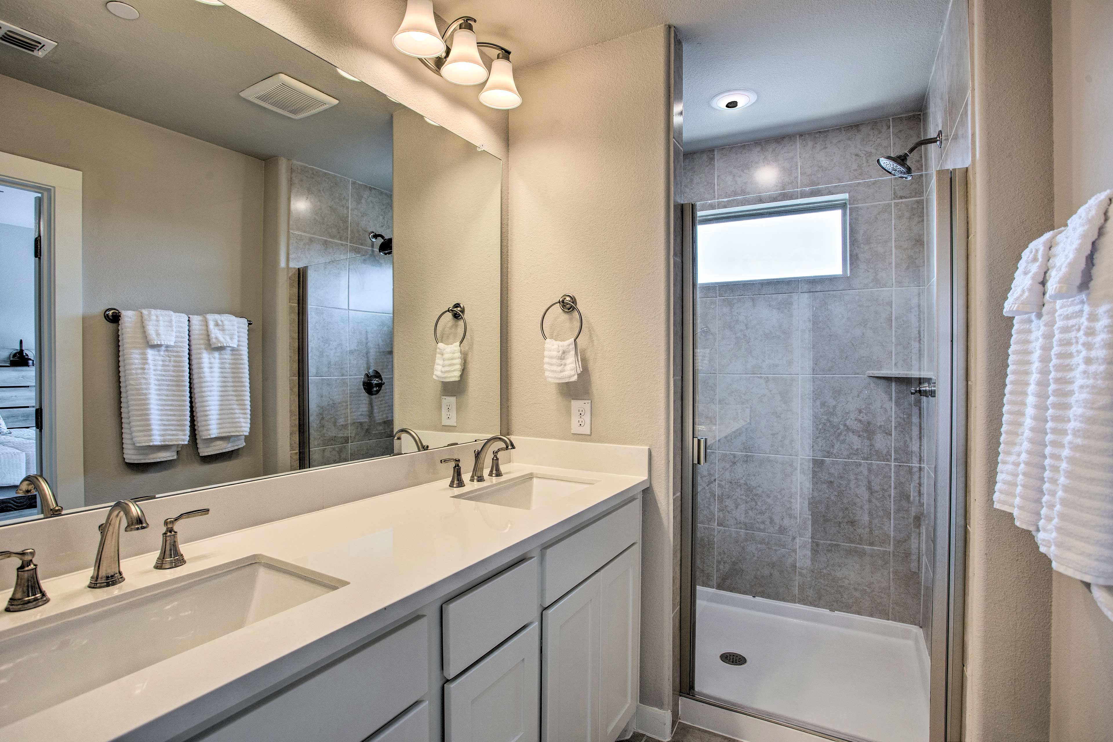 En-Suite Bathroom | Complimentary Toiletries | Hair Dryer