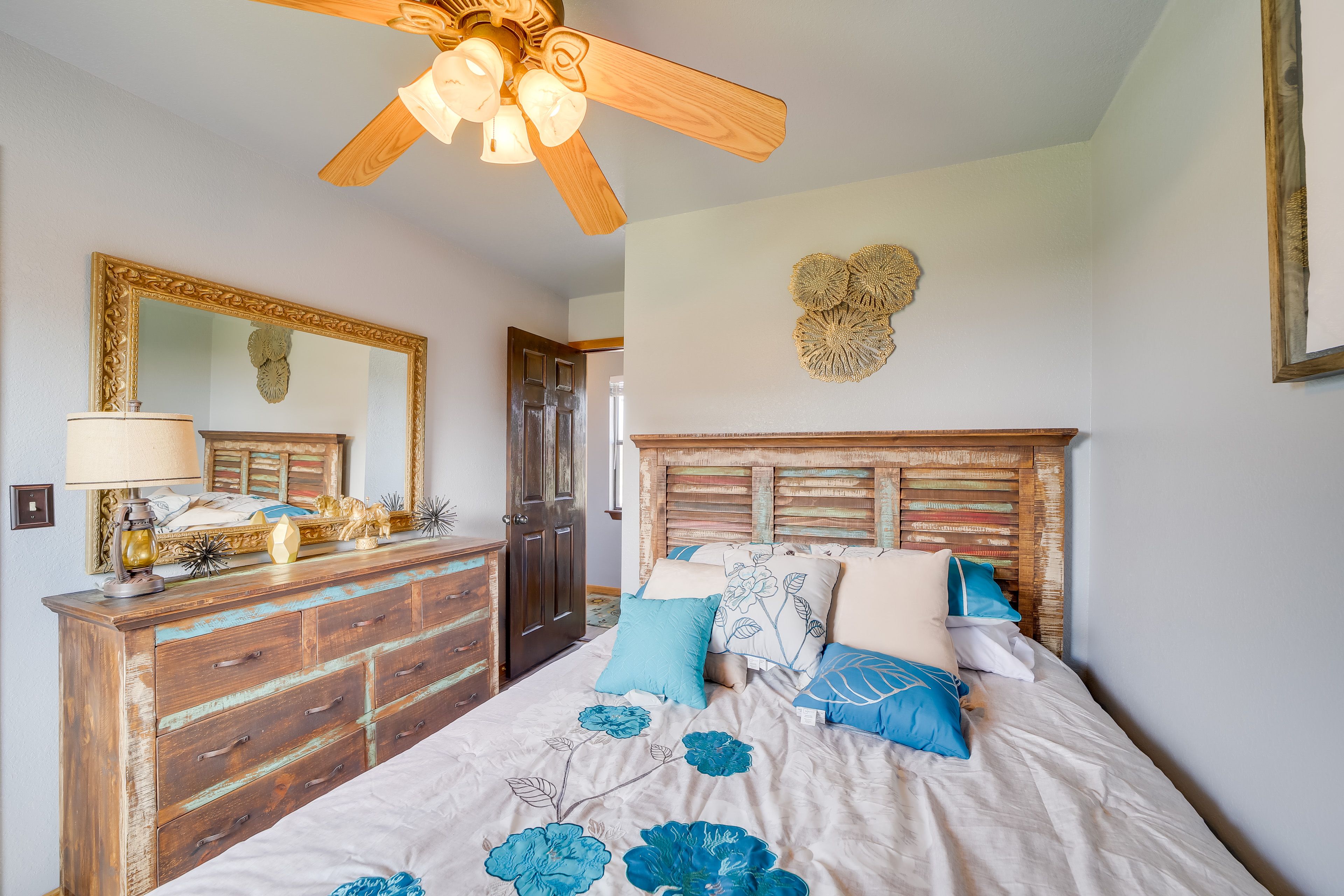 Bedroom 2 | Queen Bed