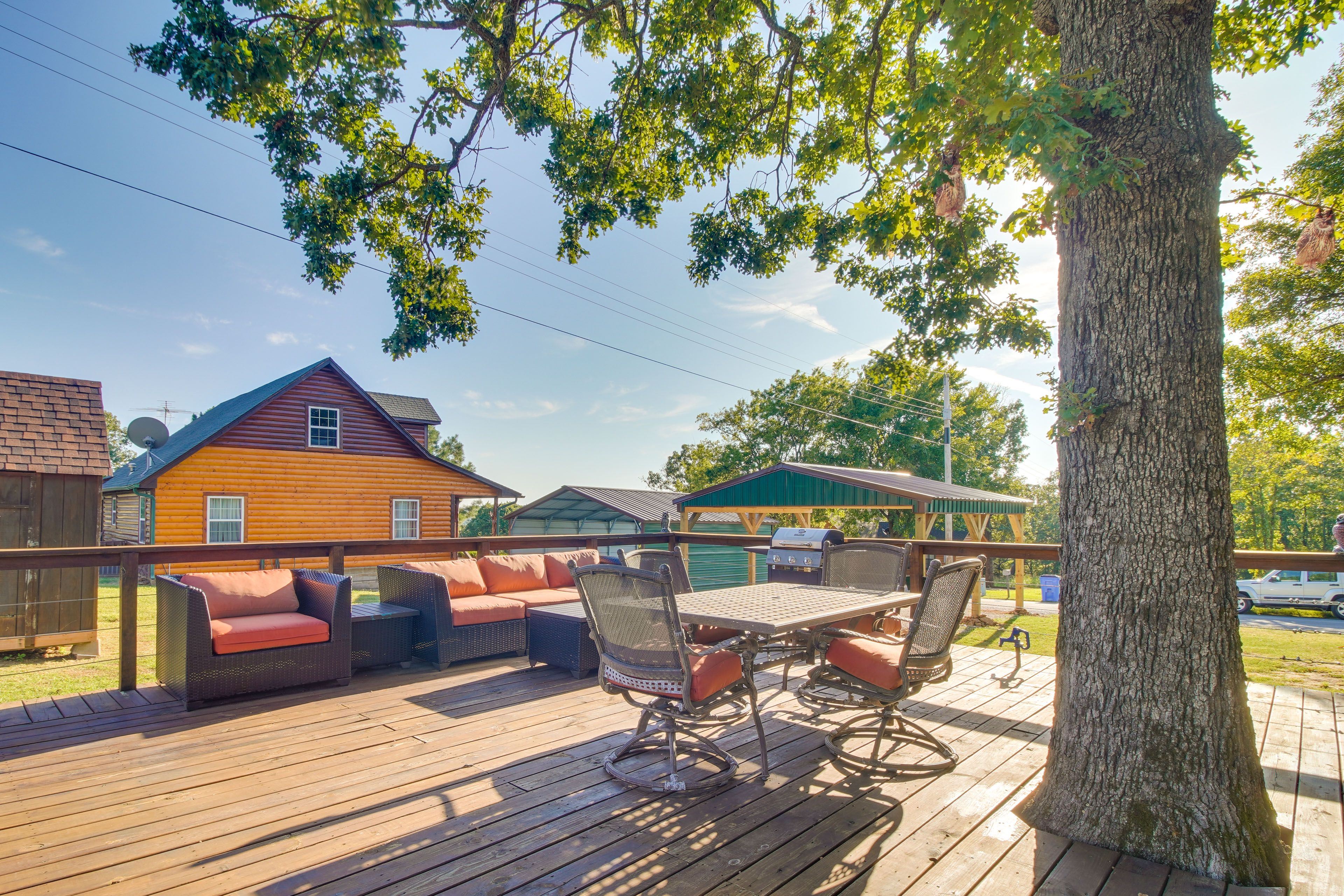 Deck | Gas Grill (Propane Provided)