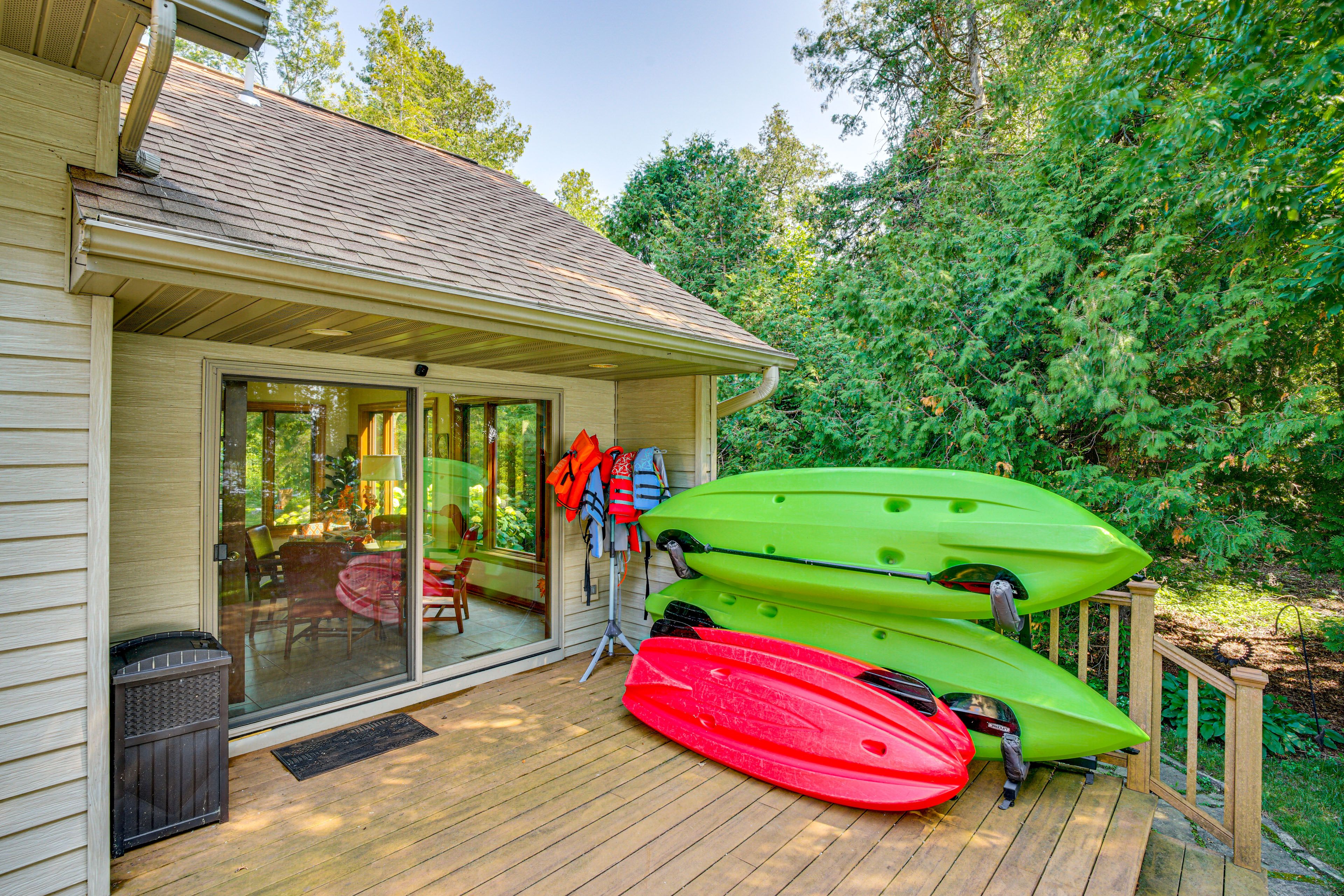 Furnished Deck | Kayaks