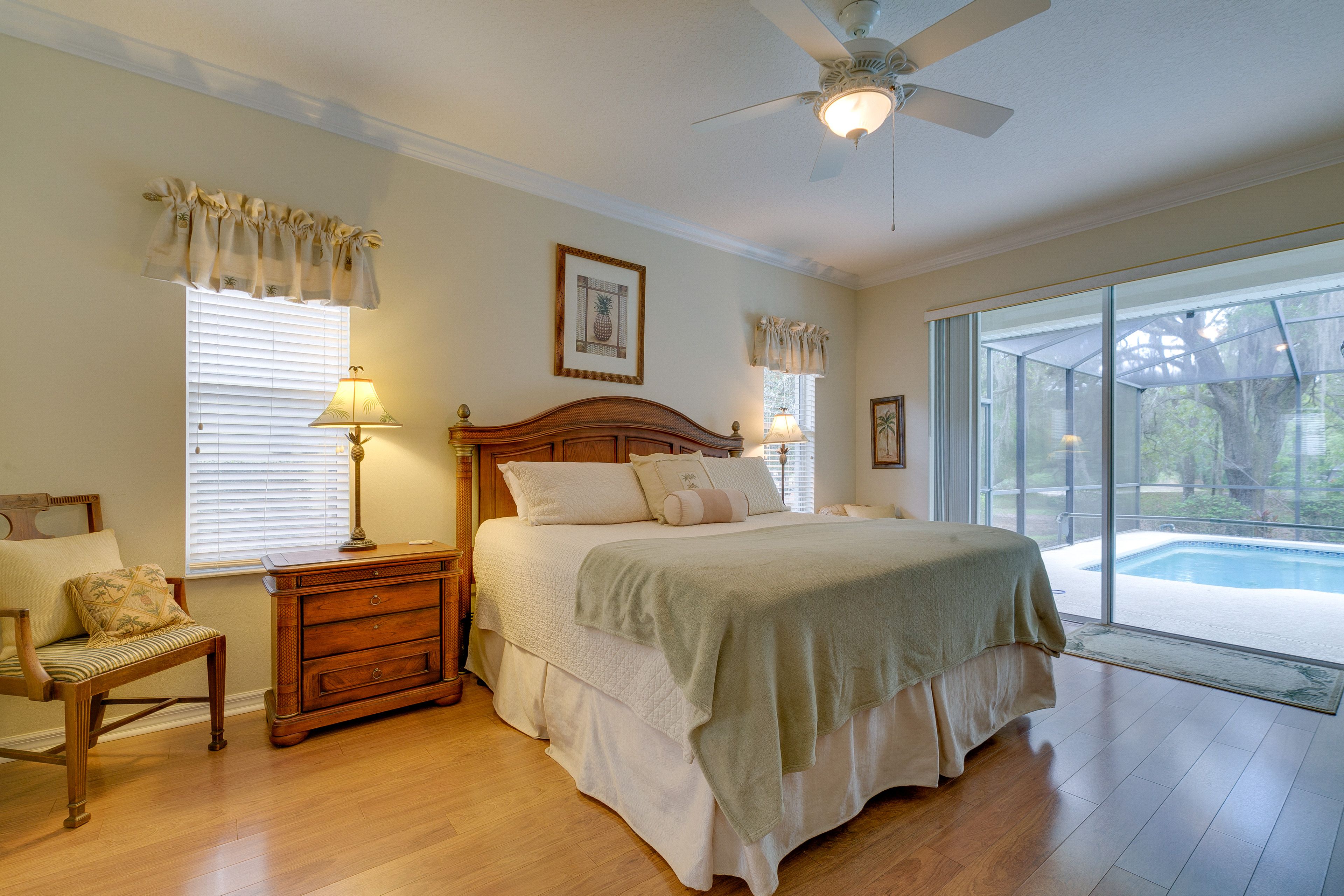 Bedroom 1 | King Bed